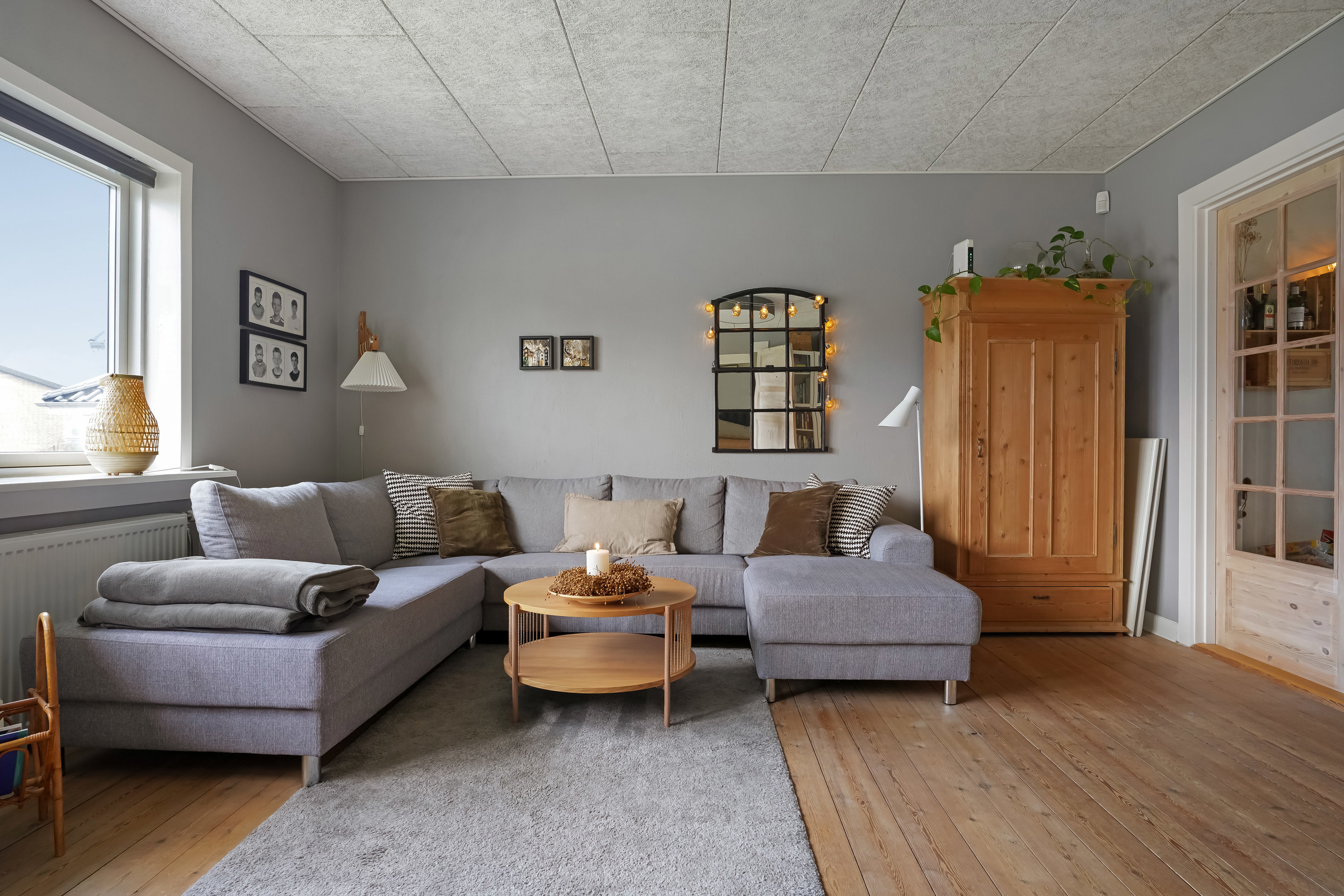 Fremhævet stue billede i fuldskærmstilstand. Billede af Møllevænget 19, Ejby, 5592 Ejby