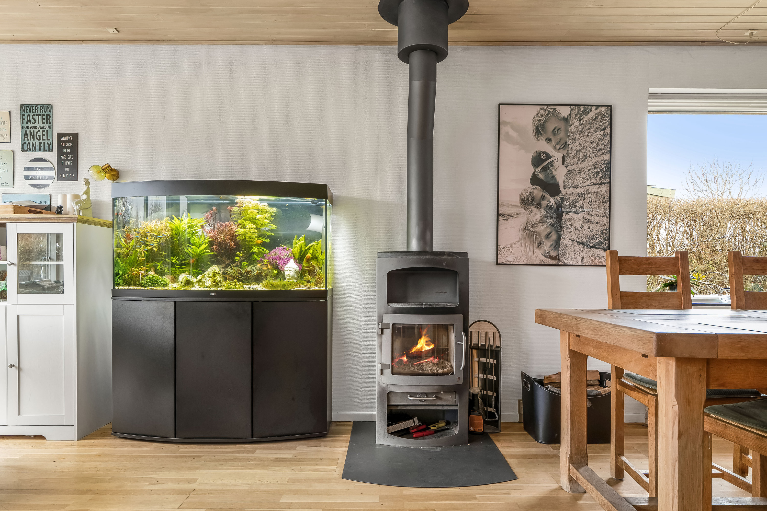 Fremhævet stue billede i fuldskærmstilstand. Billede af Smedievej 93, 3400 Hillerød