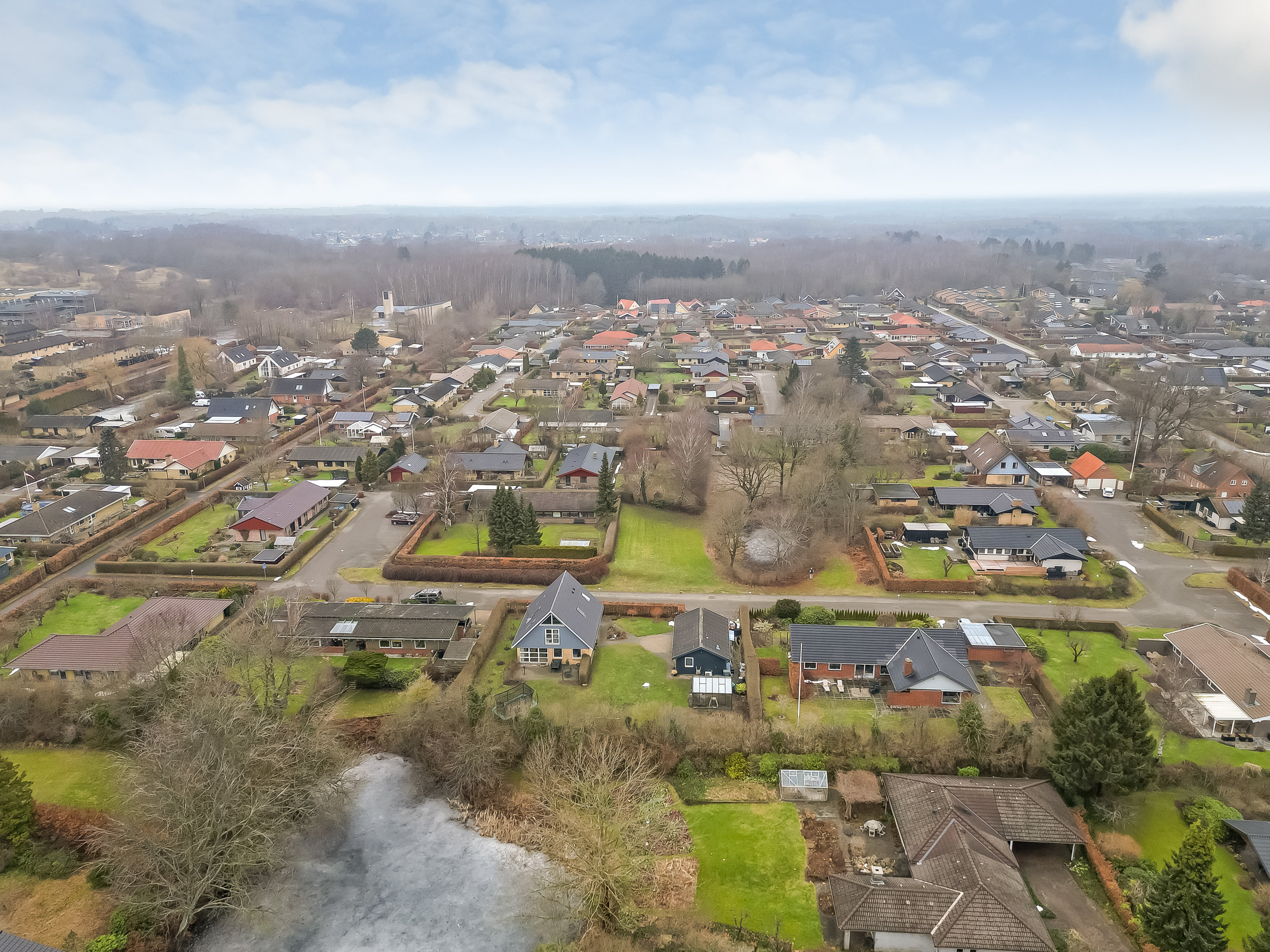 Fremhævet luftfoto billede i fuldskærmstilstand. Billede af Smedievej 93, 3400 Hillerød