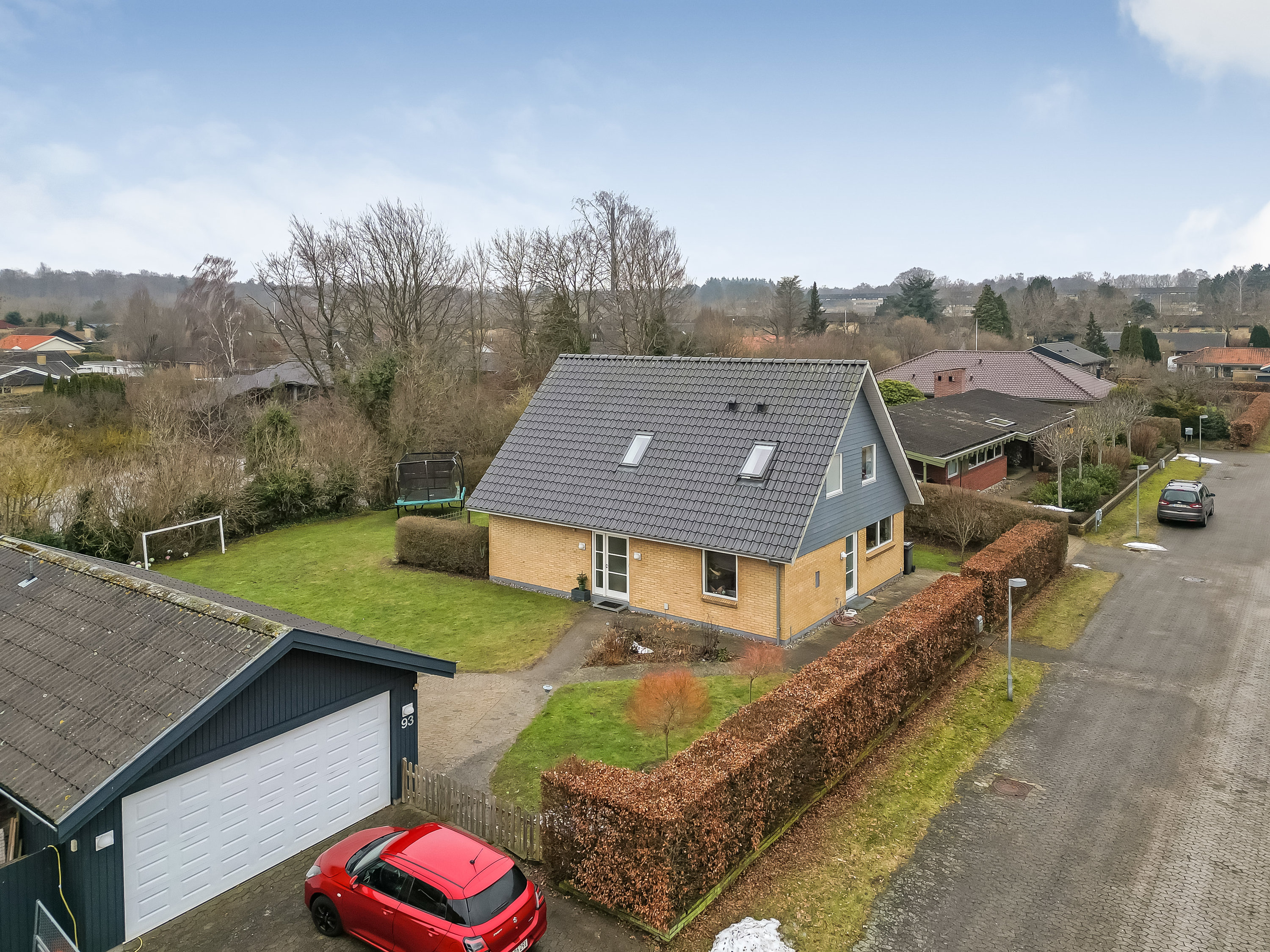 Fremhævet facade billede i fuldskærmstilstand. Billede af Smedievej 93, 3400 Hillerød