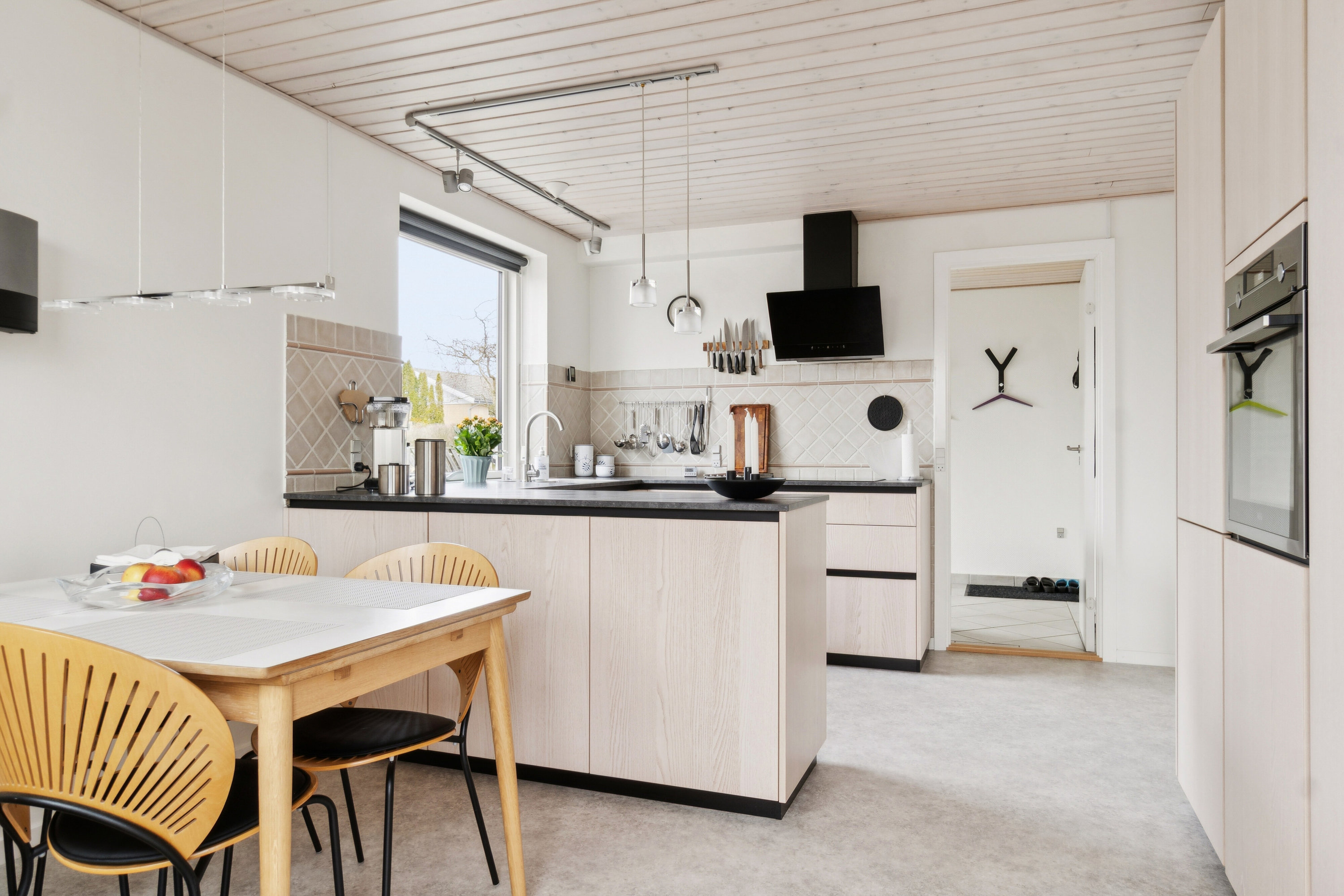 Fremhævet køkken billede i fuldskærmstilstand. Billede af Valmuevej 10, 4200 Slagelse