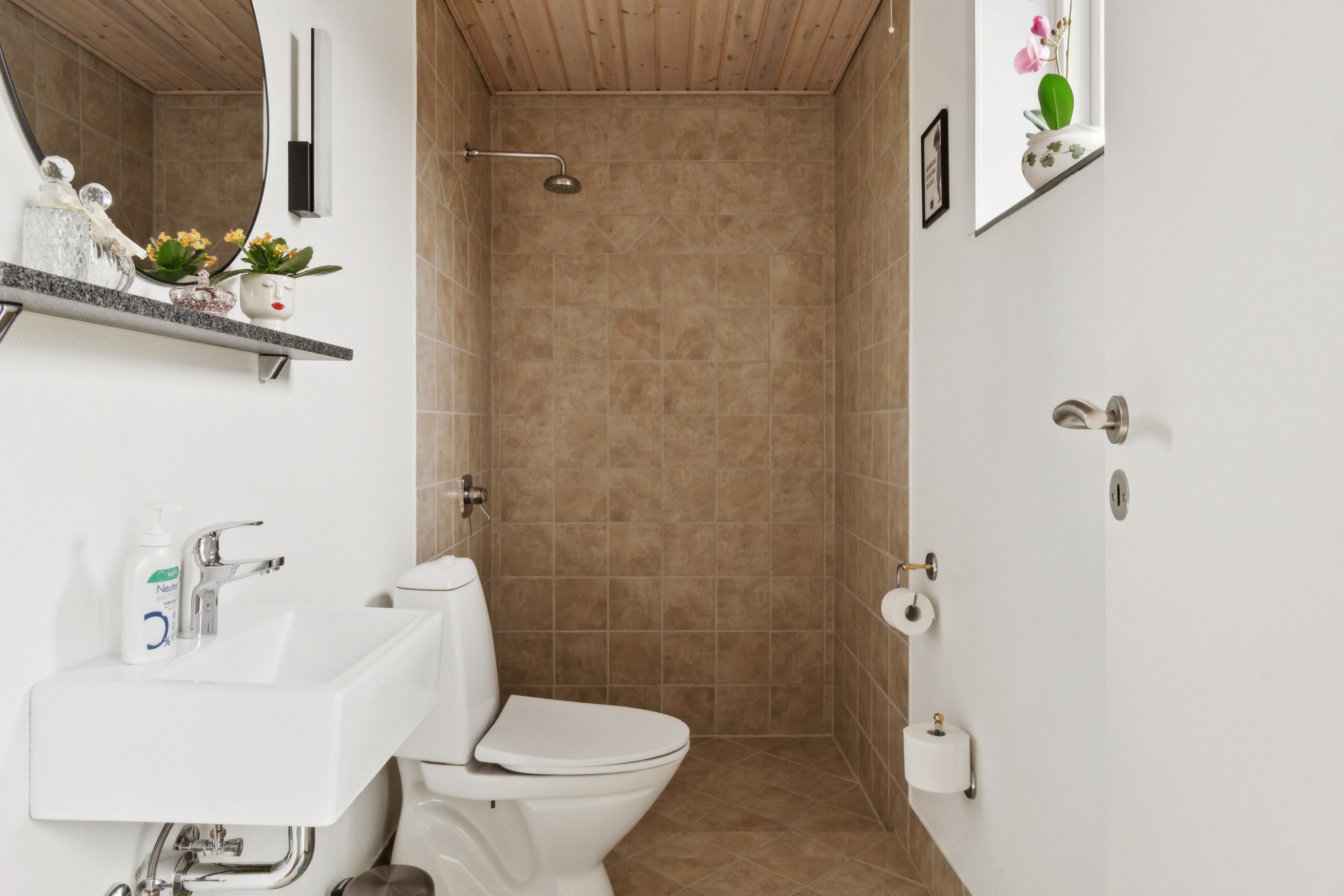 Fremhævet badeværelse billede i fuldskærmstilstand. Billede af Valmuevej 10, 4200 Slagelse