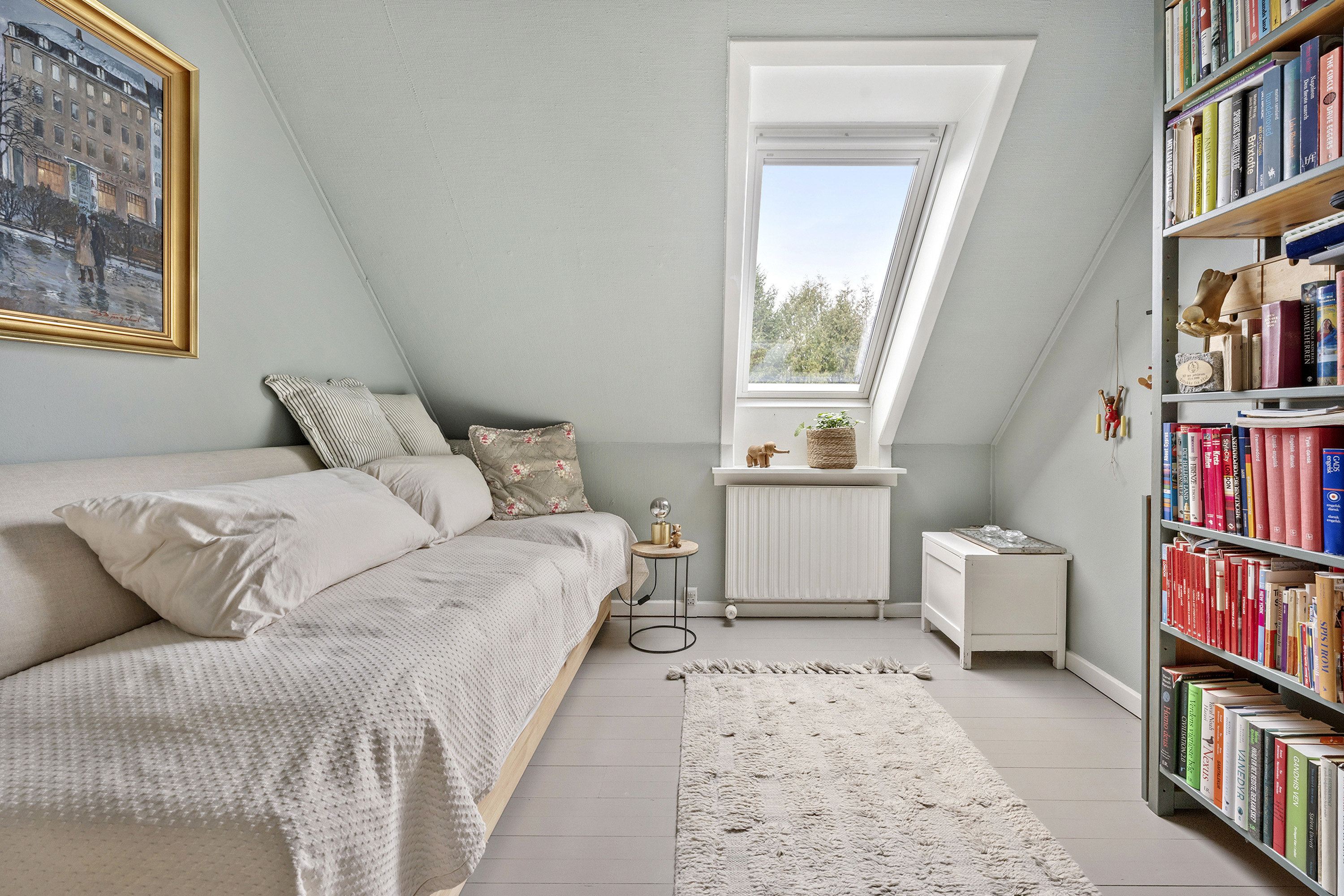 Fremhævet soveværelse billede i fuldskærmstilstand. Billede af Ellesvinget 38, Trørød, 2950 Vedbæk