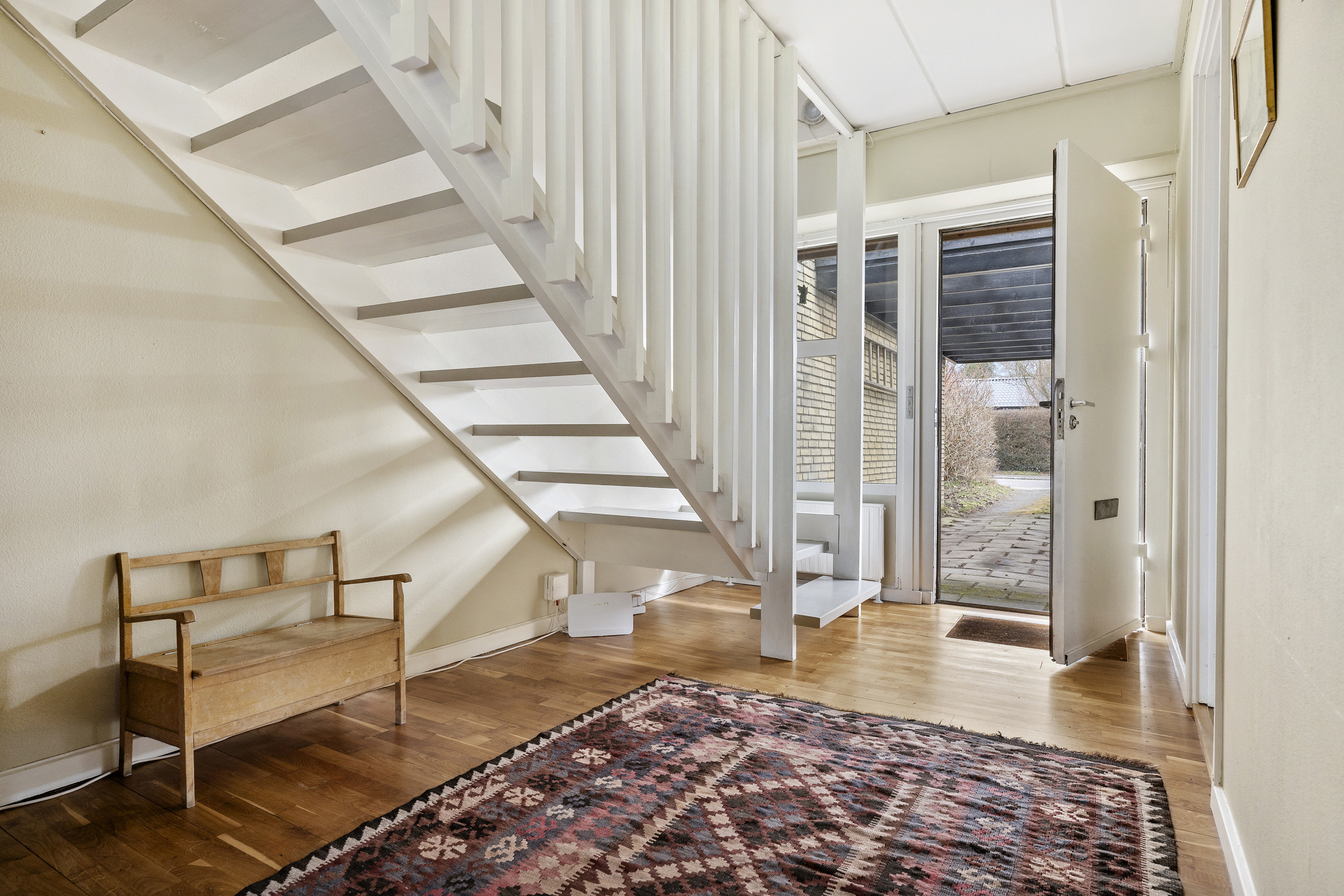 Fremhævet entré billede i fuldskærmstilstand. Billede af Ellesvinget 38, Trørød, 2950 Vedbæk