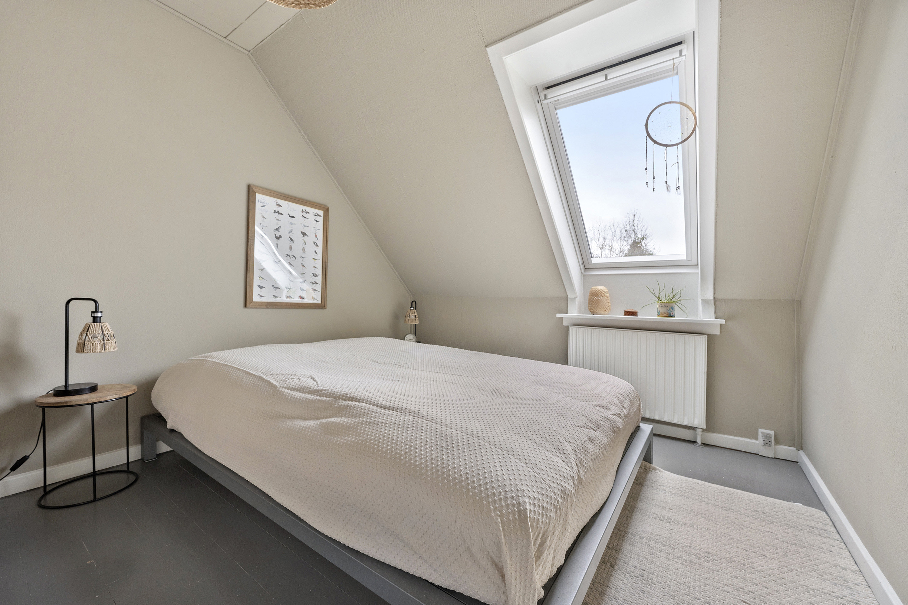 Fremhævet soveværelse billede i fuldskærmstilstand. Billede af Ellesvinget 38, Trørød, 2950 Vedbæk