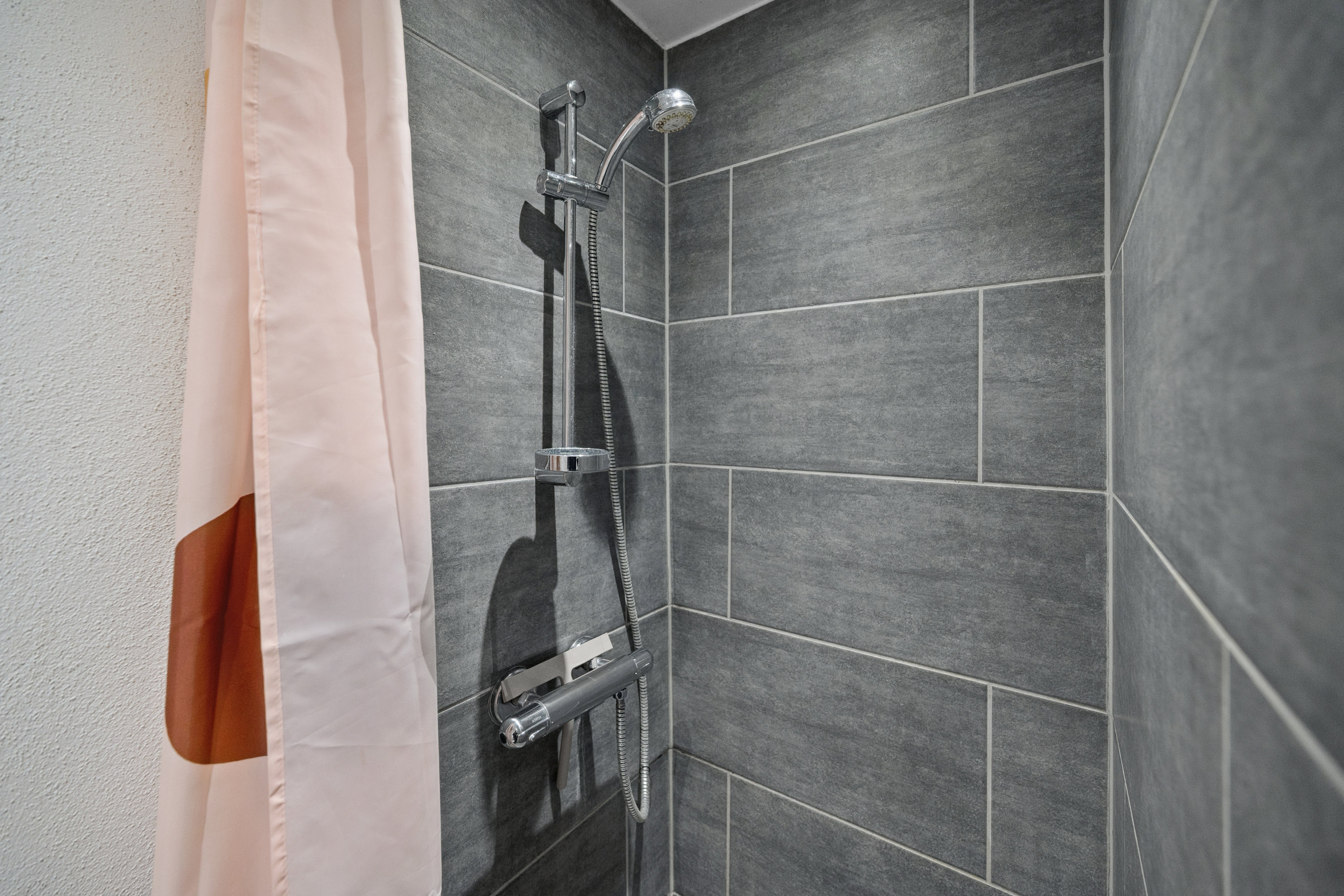 Fremhævet badeværelse billede i fuldskærmstilstand. Billede af Skovvejen 19C, st.., 8000 Aarhus C