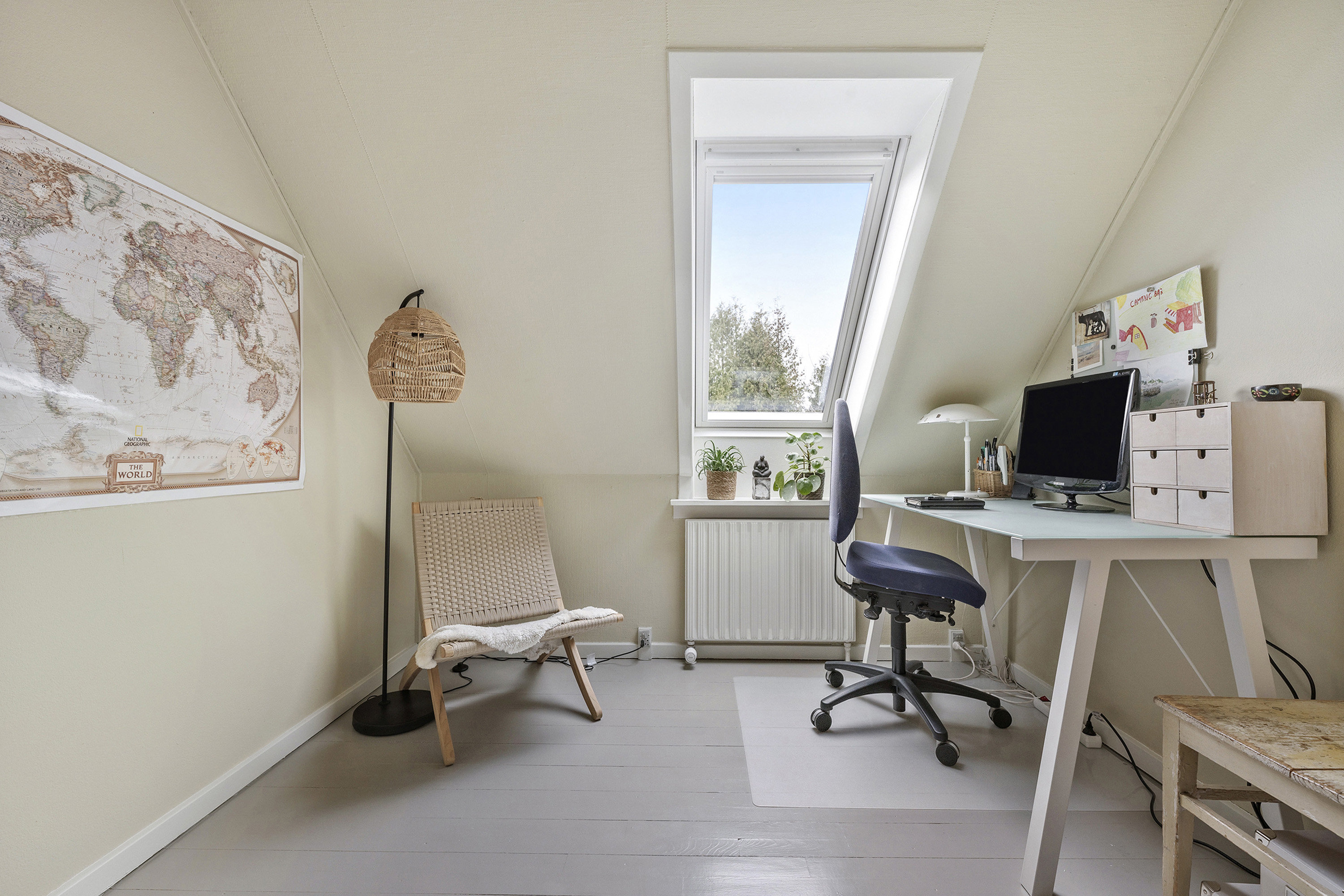 Fremhævet kontor billede i fuldskærmstilstand. Billede af Ellesvinget 38, Trørød, 2950 Vedbæk