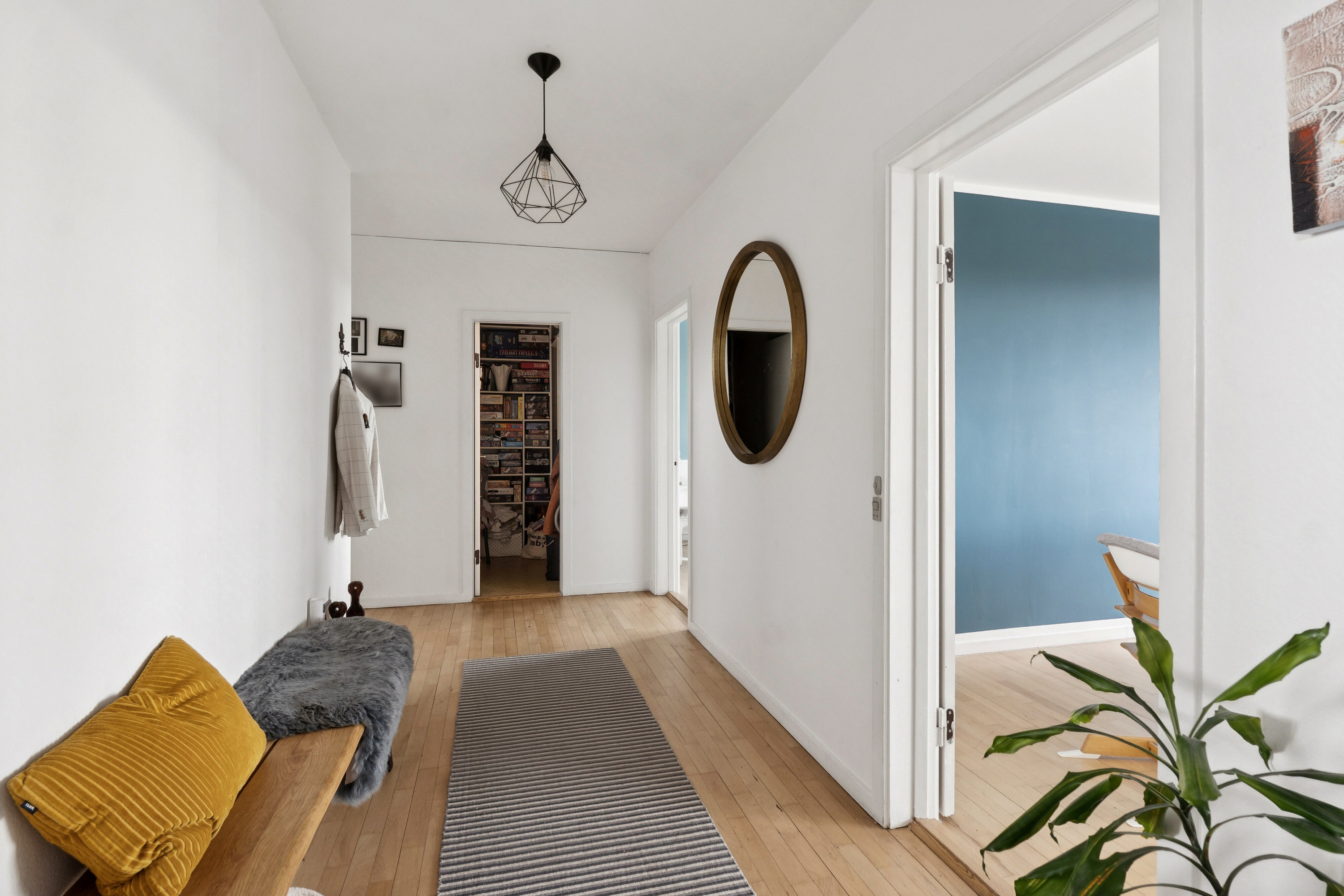 Fremhævet indendørs billede i fuldskærmstilstand. Billede af Hovedvejen 146, 4. b., 2600 Glostrup