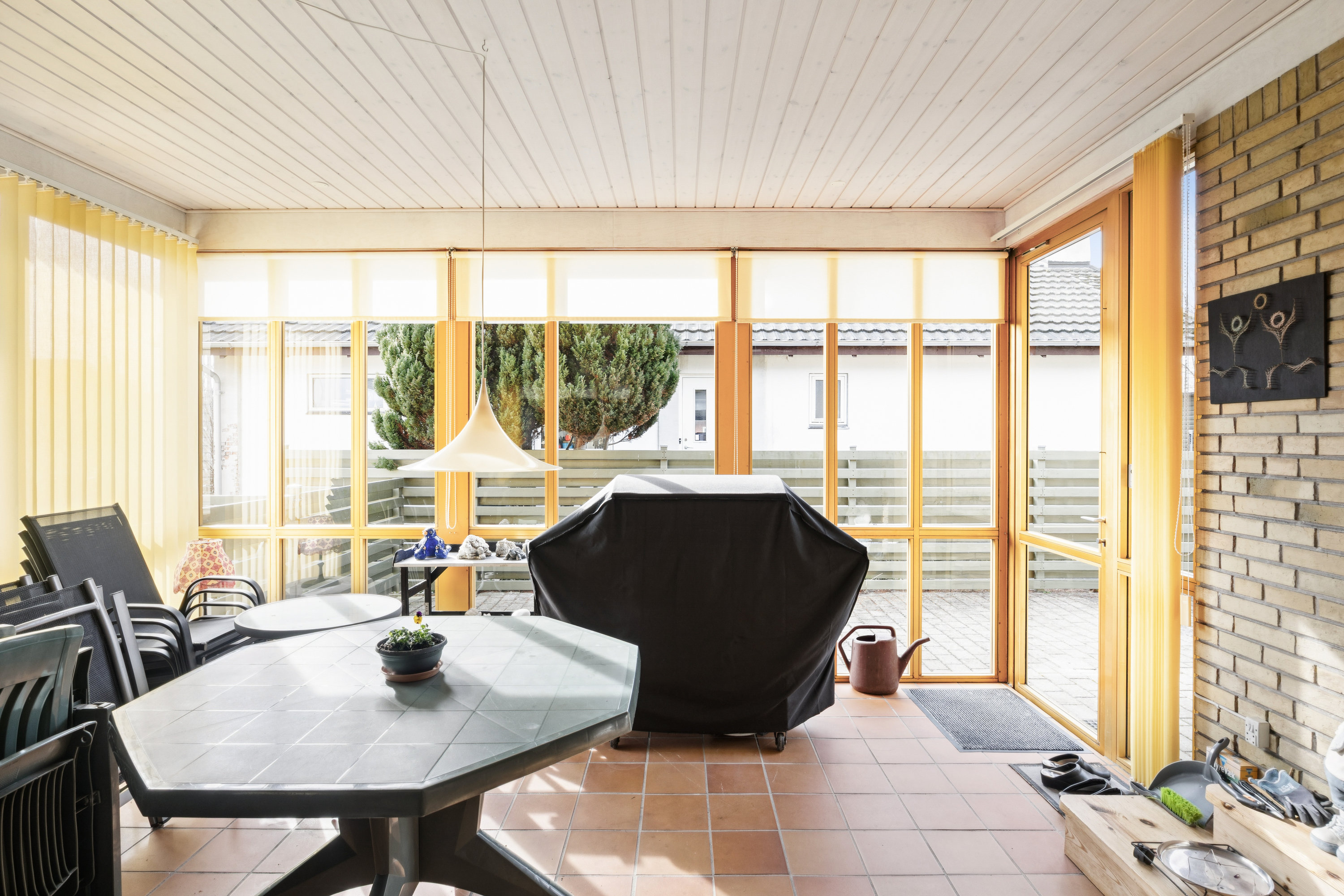 Fremhævet udestue billede i fuldskærmstilstand. Billede af Hundige Strandvej 114, 2670 Greve