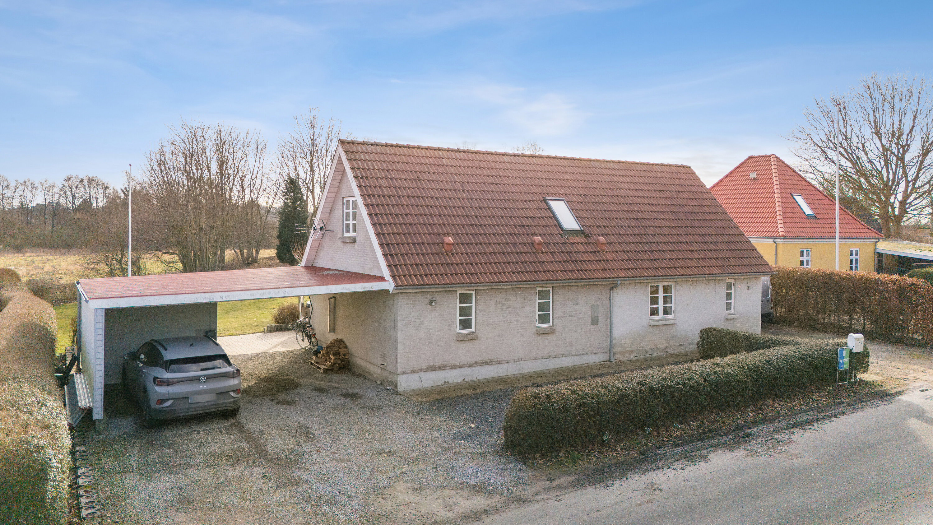 Fremhævet set fra vejen billede i fuldskærmstilstand. Billede af Rugtvedvej 31, Forsinge, 4490 Jerslev Sjælland