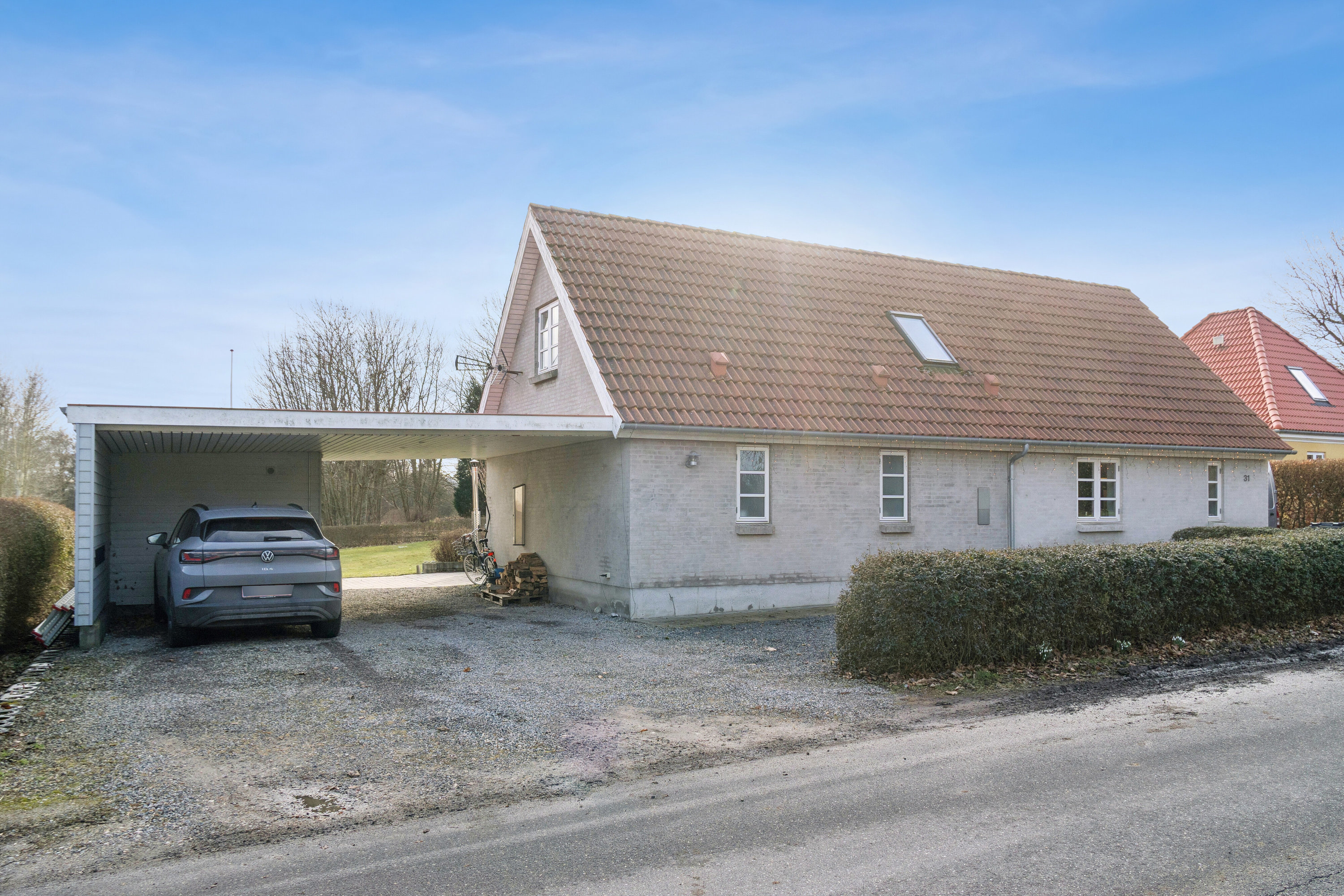 Fremhævet set fra vejen billede i fuldskærmstilstand. Billede af Rugtvedvej 31, Forsinge, 4490 Jerslev Sjælland