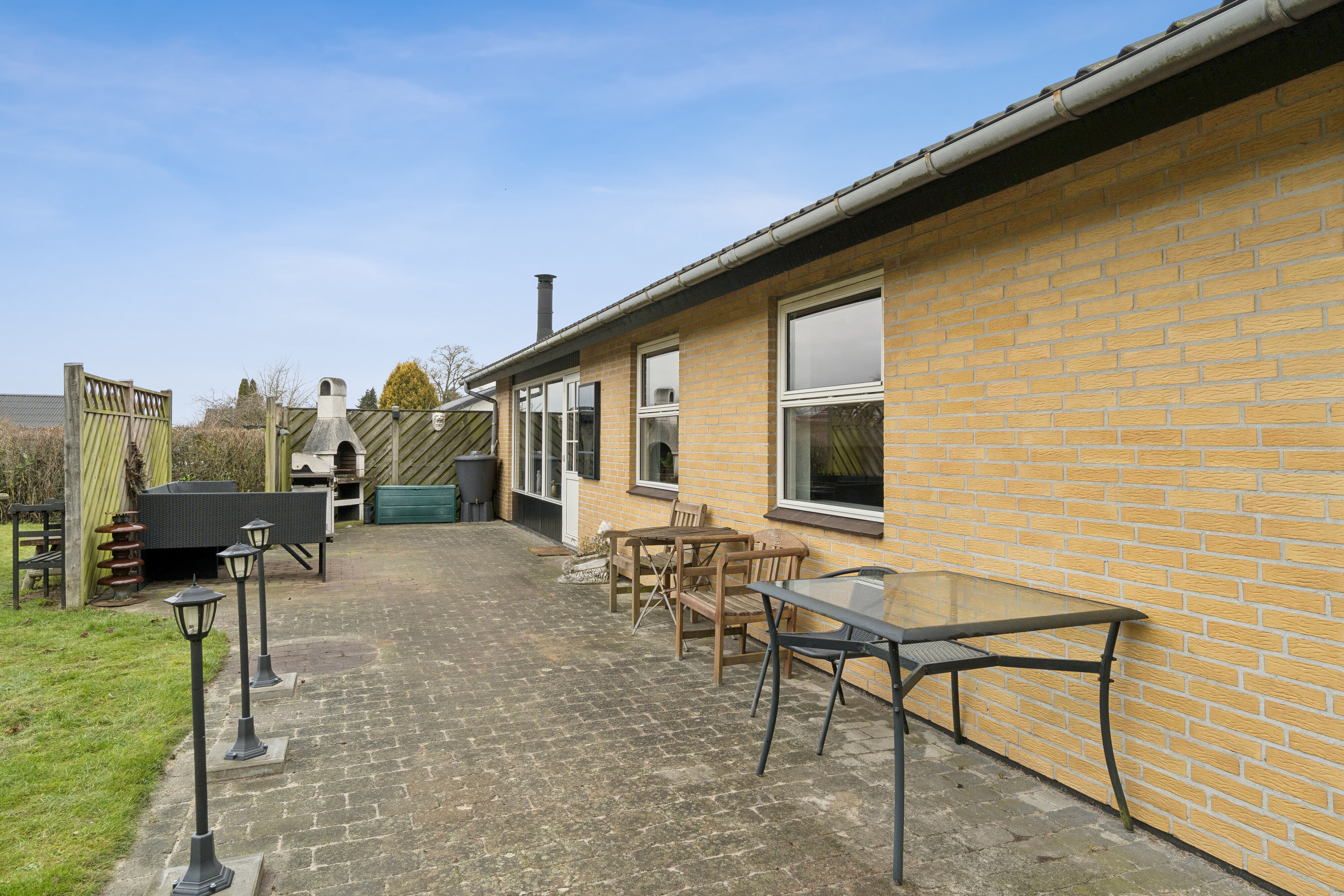 Fremhævet set fra haven billede i fuldskærmstilstand. Billede af Floraparken 27, 4690 Haslev