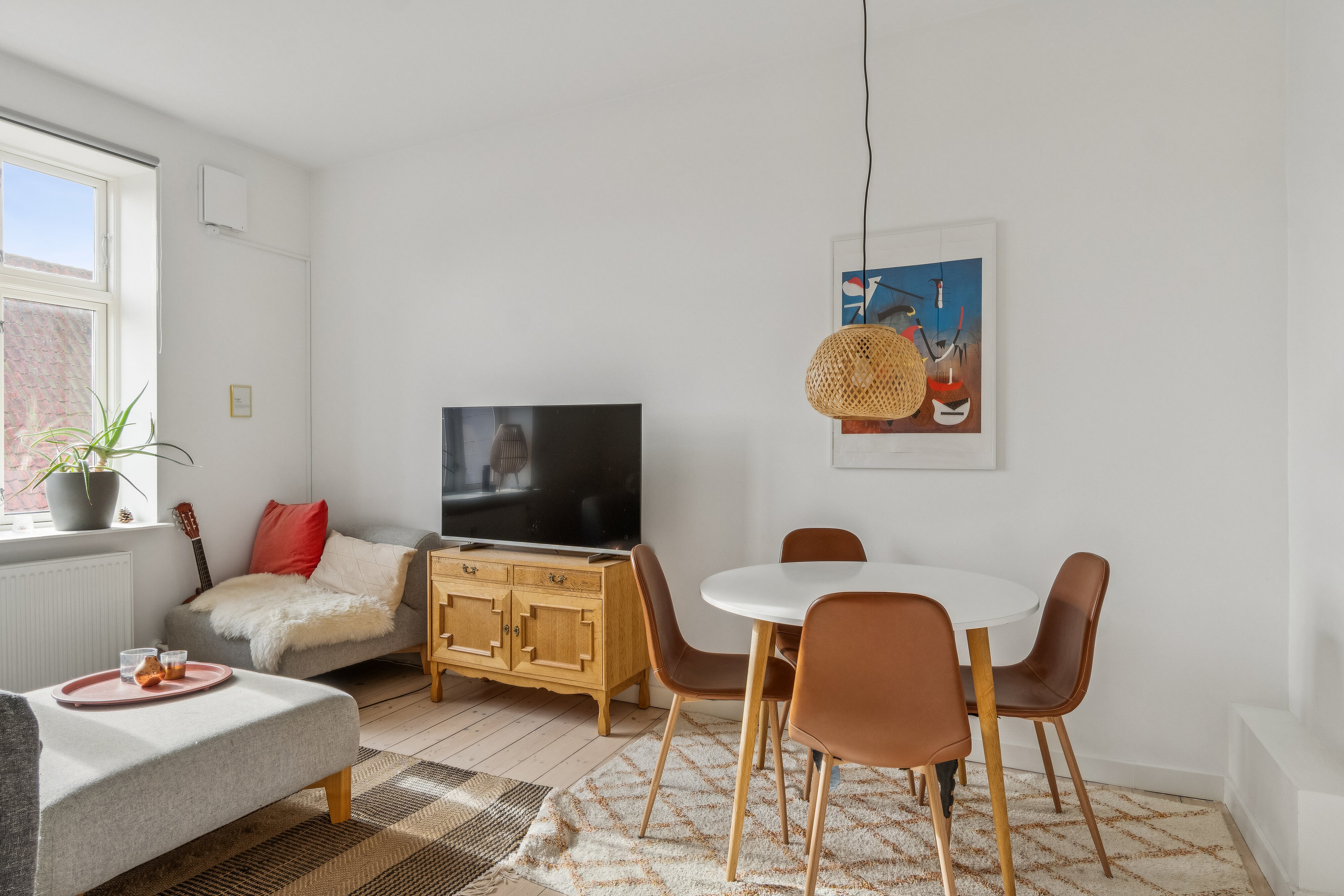 Fremhævet stue billede i fuldskærmstilstand. Billede af Møllestræde 1A, 2. th., 4400 Kalundborg