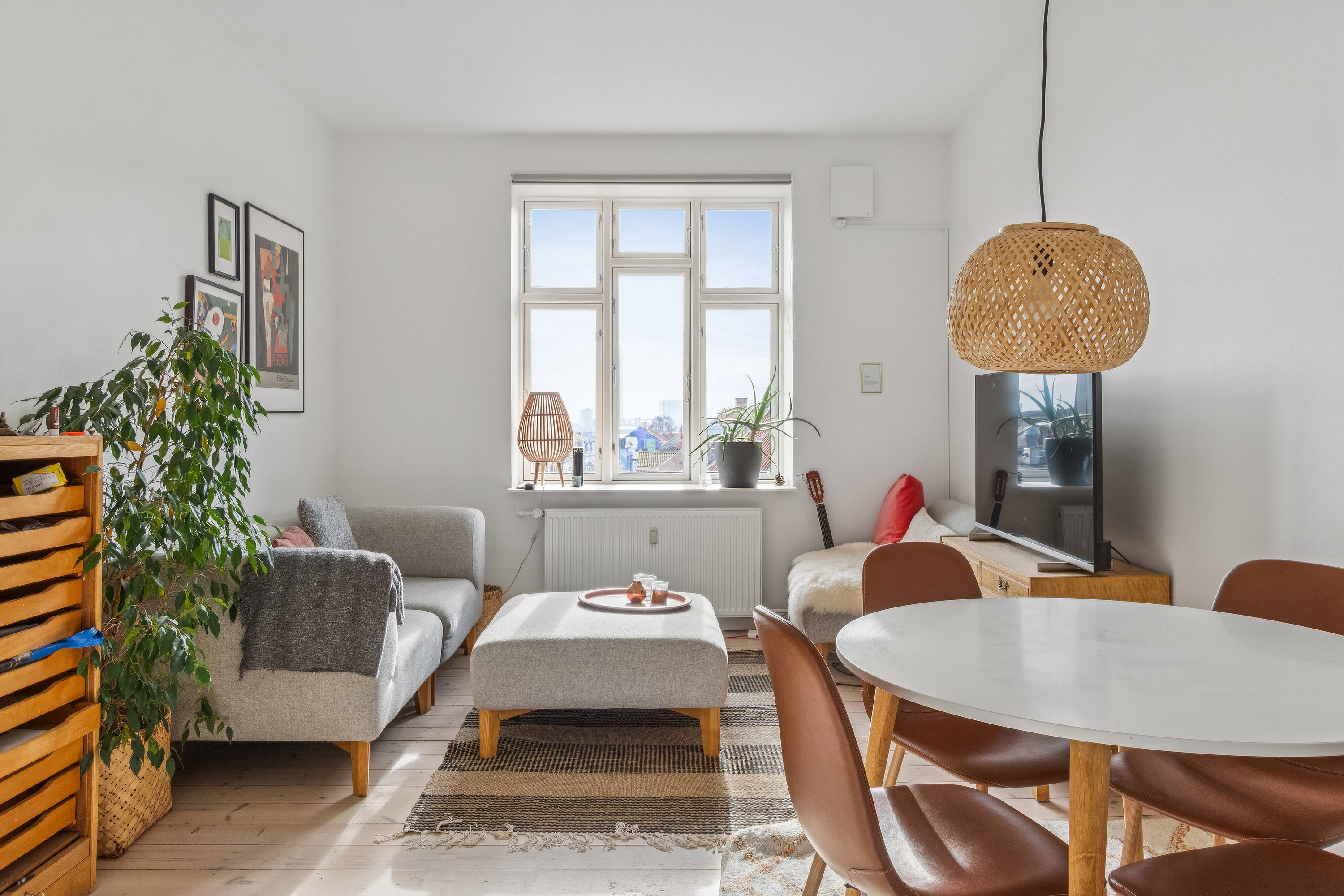 Fremhævet stue billede i fuldskærmstilstand. Billede af Møllestræde 1A, 2. th., 4400 Kalundborg