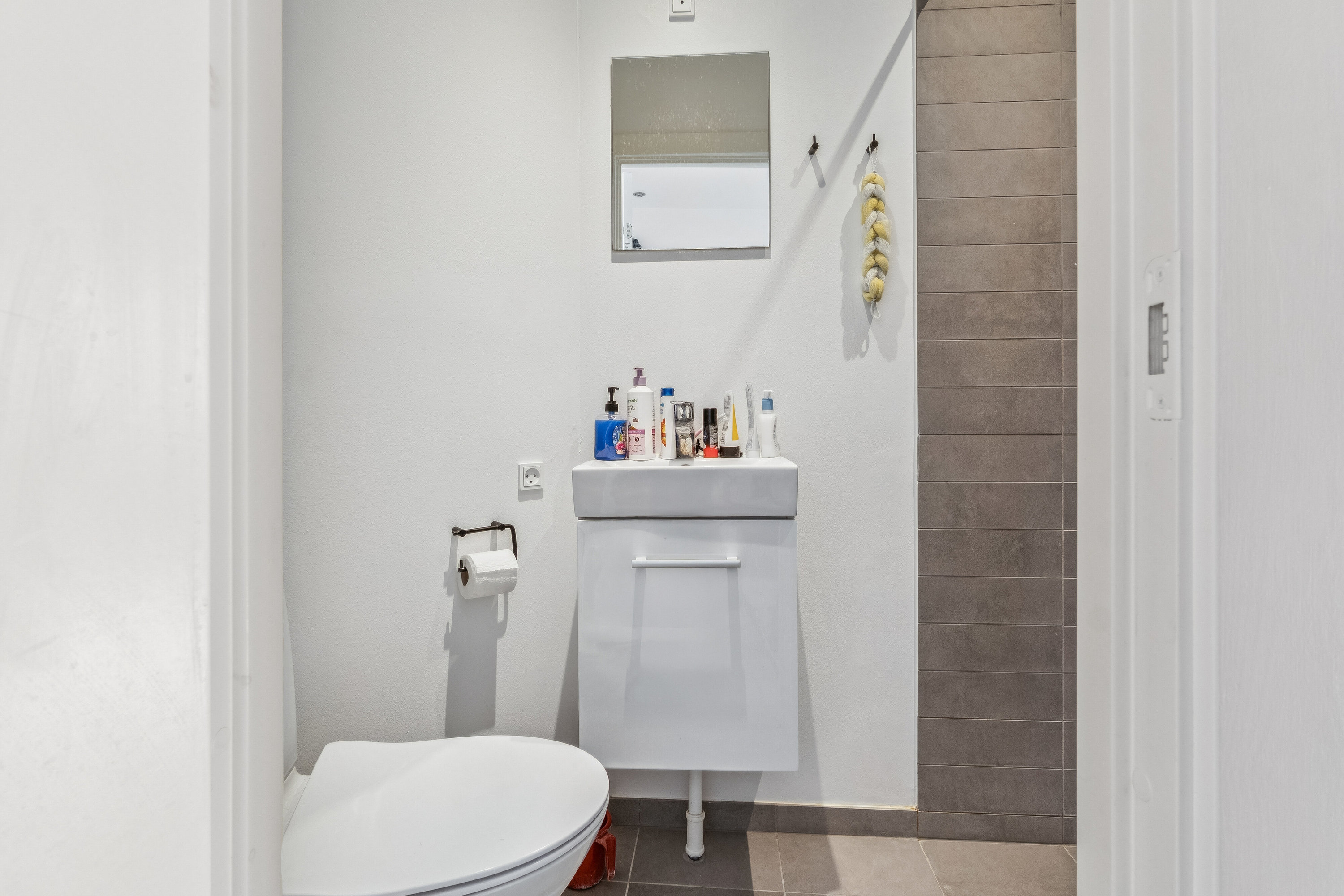 Fremhævet badeværelse billede i fuldskærmstilstand. Billede af Møllestræde 1A, 2. th., 4400 Kalundborg