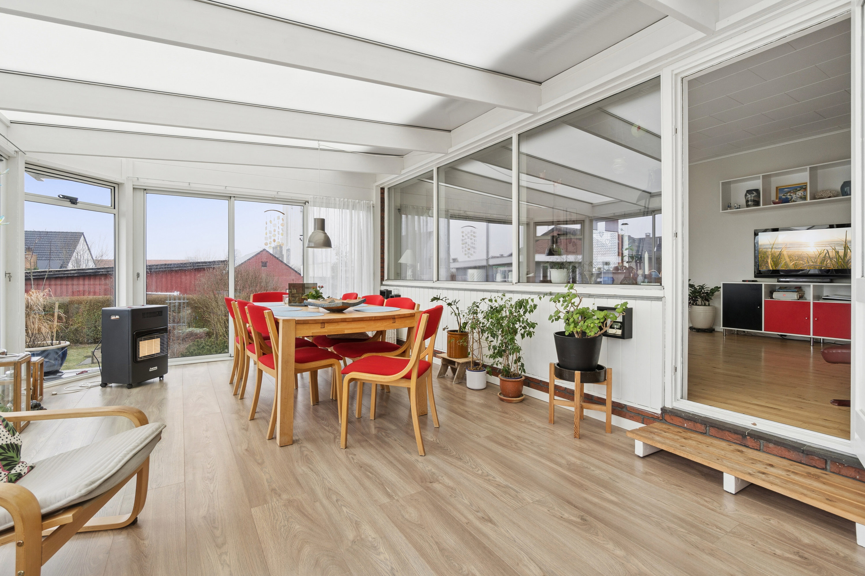 Fremhævet udestue billede i fuldskærmstilstand. Billede af Jernbanevej 14, Klemensker, 3782 Klemensker