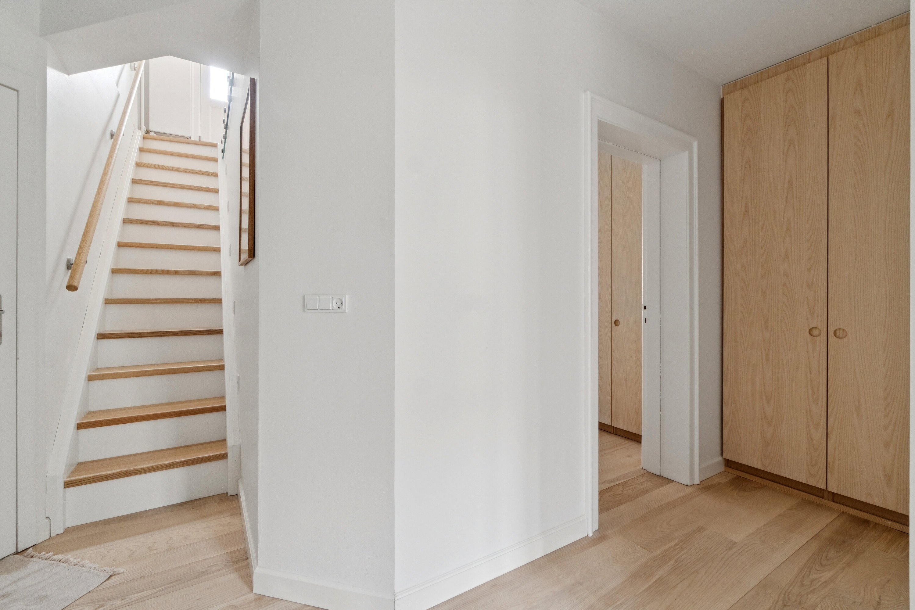 Fremhævet gang billede i fuldskærmstilstand. Billede af Offenbachsvej 33, 1. tv., 2450 København SV