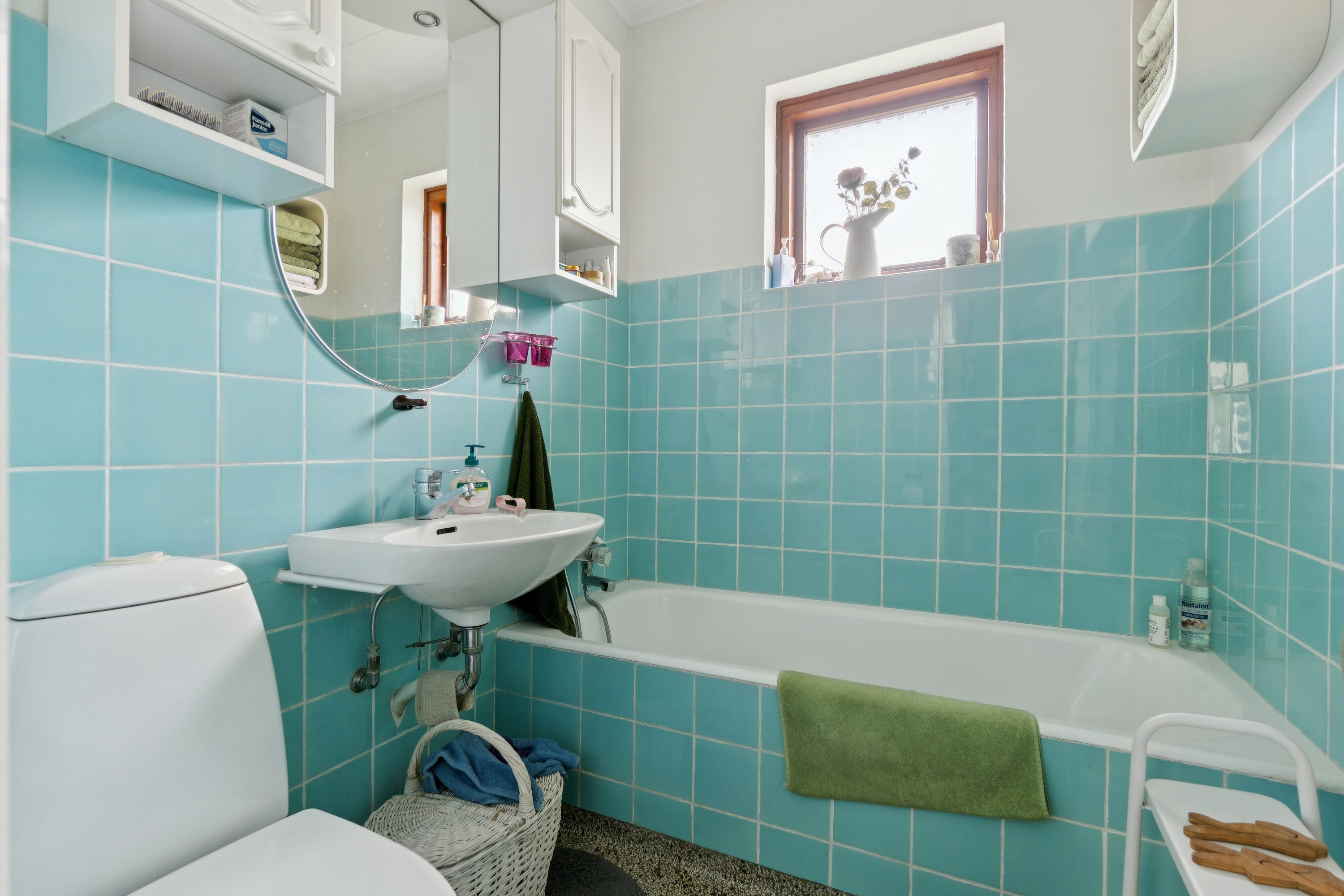 Fremhævet badeværelse billede i fuldskærmstilstand. Billede af Jernbanevej 14, Klemensker, 3782 Klemensker