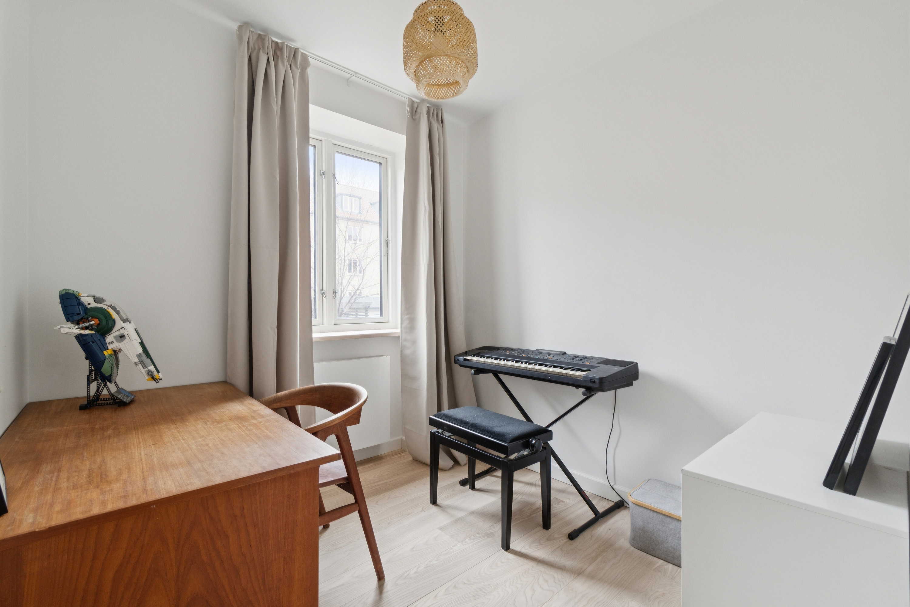 Fremhævet arbejdsværelse billede i fuldskærmstilstand. Billede af Offenbachsvej 33, 1. tv., 2450 København SV