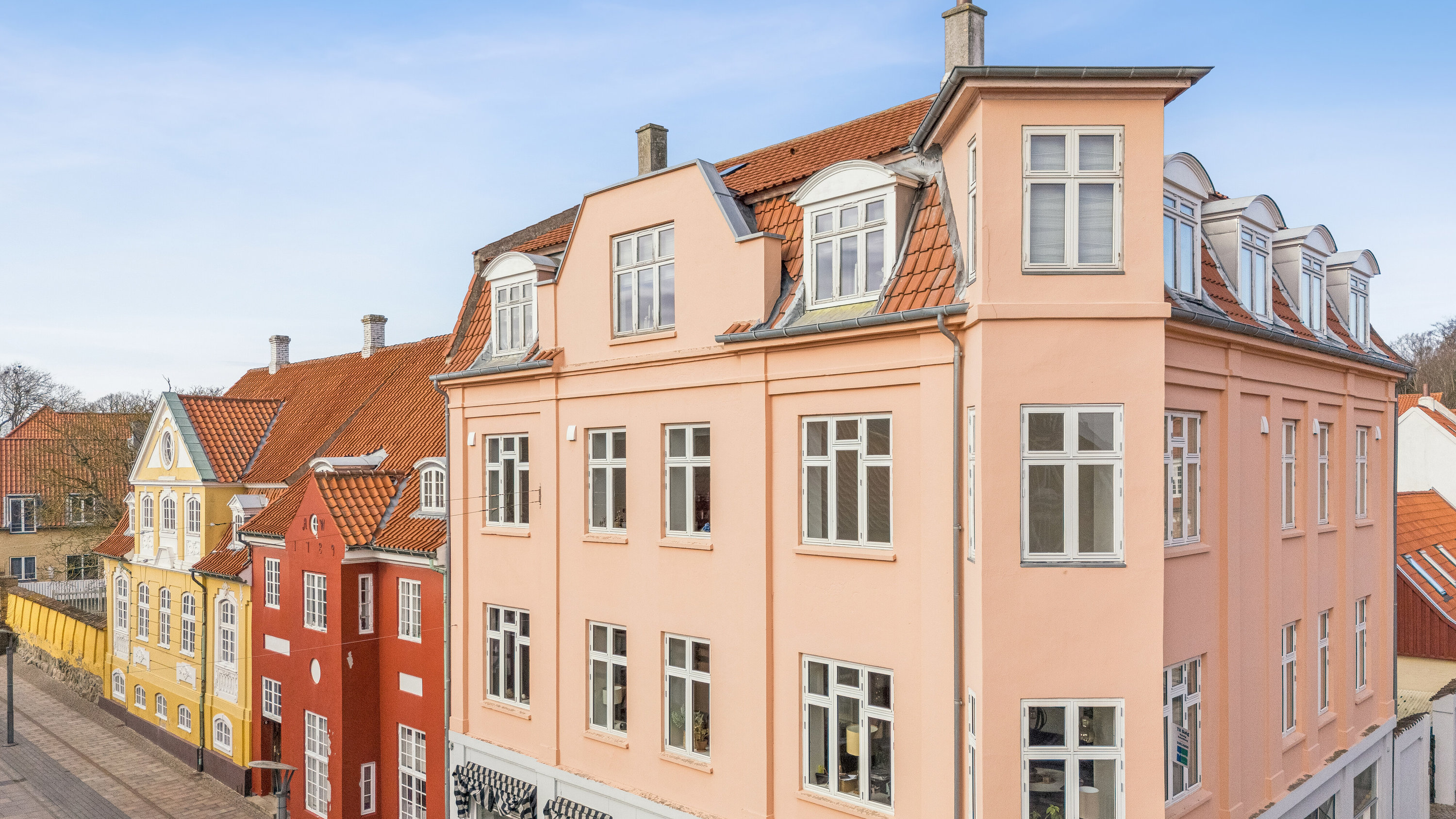 Fremhævet facade billede i fuldskærmstilstand. Billede af Møllestræde 1A, 2. th., 4400 Kalundborg