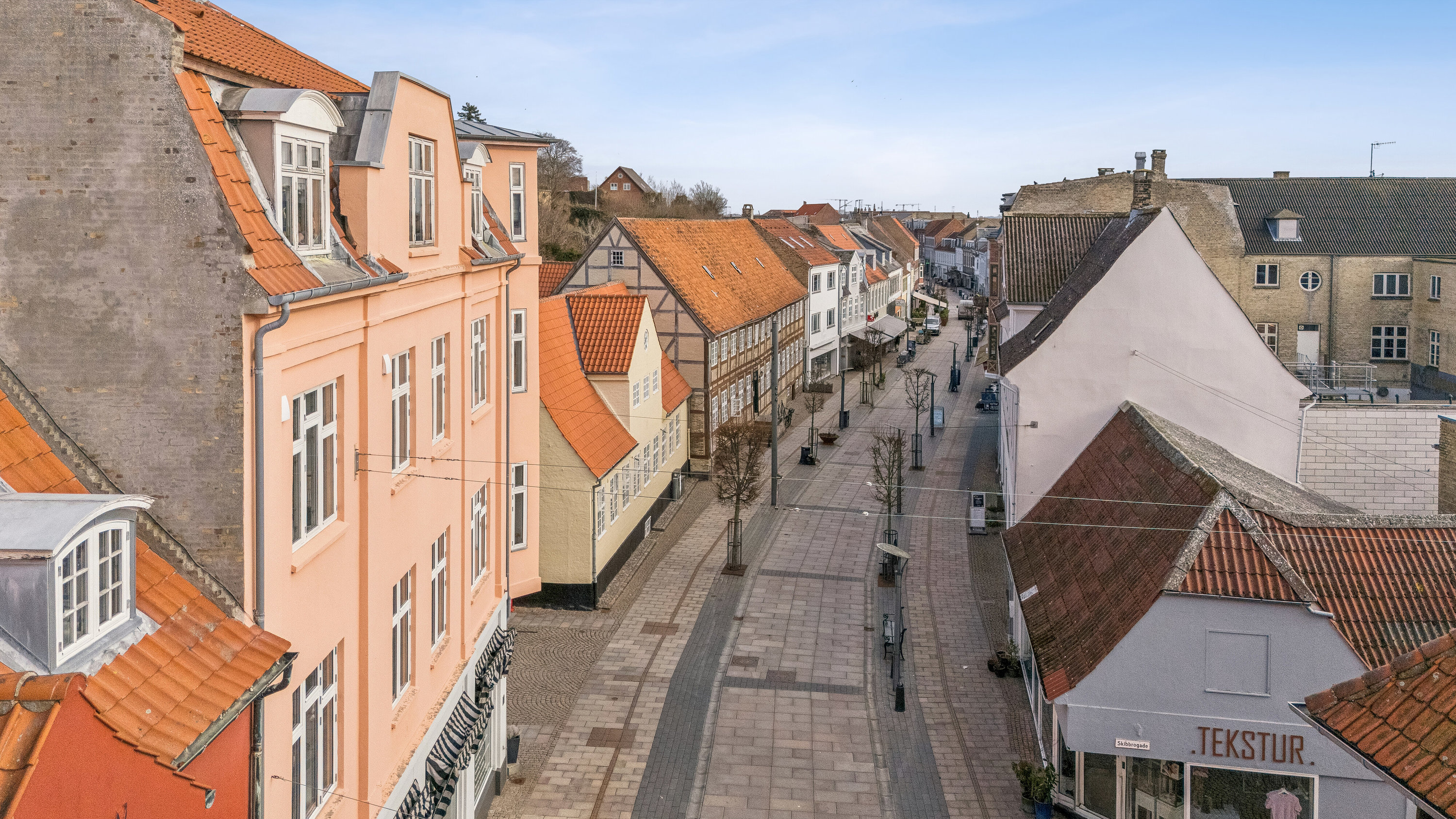 Fremhævet facade billede i fuldskærmstilstand. Billede af Møllestræde 1A, 2. th., 4400 Kalundborg