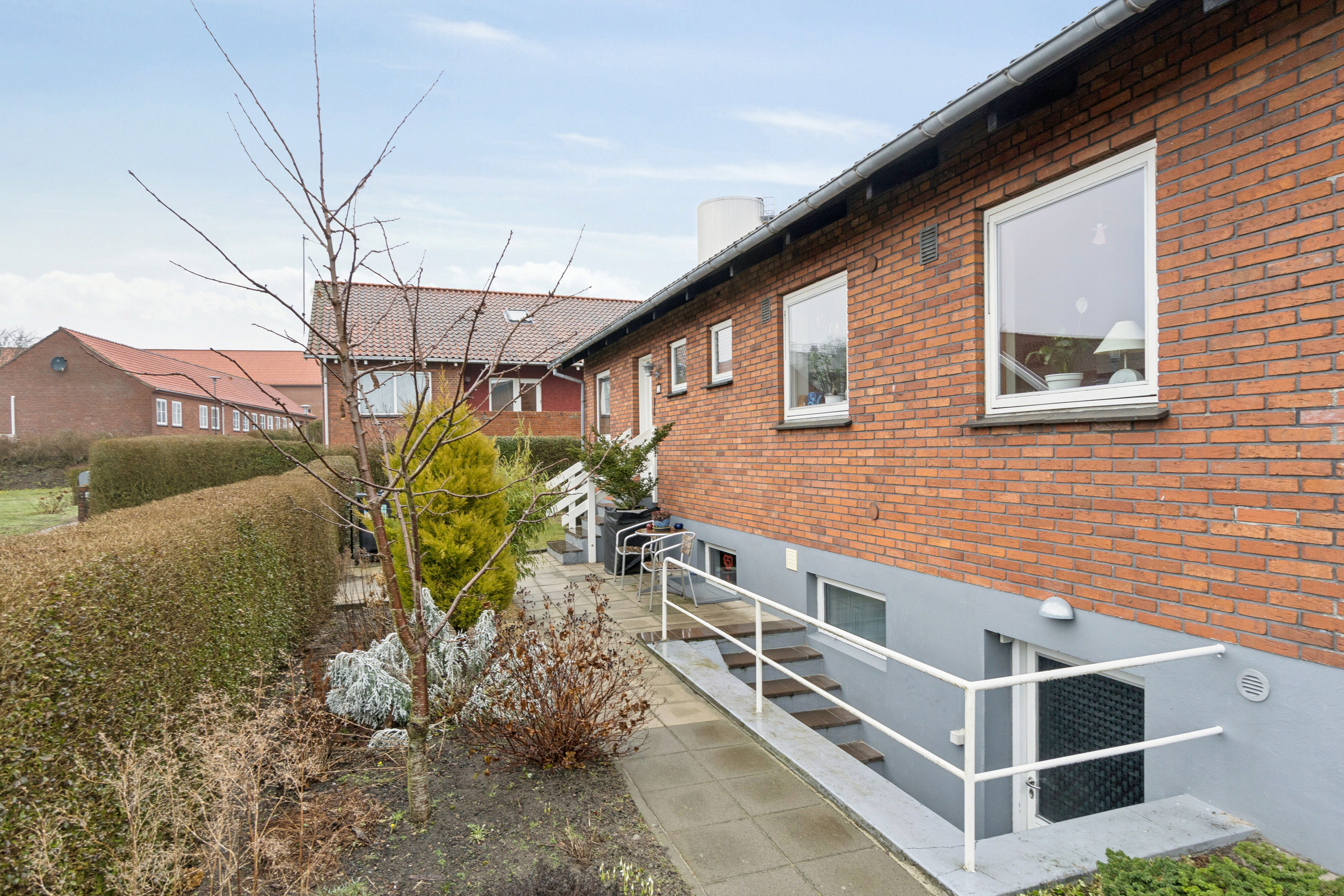 Fremhævet udendørs billede i fuldskærmstilstand. Billede af Jernbanevej 14, Klemensker, 3782 Klemensker