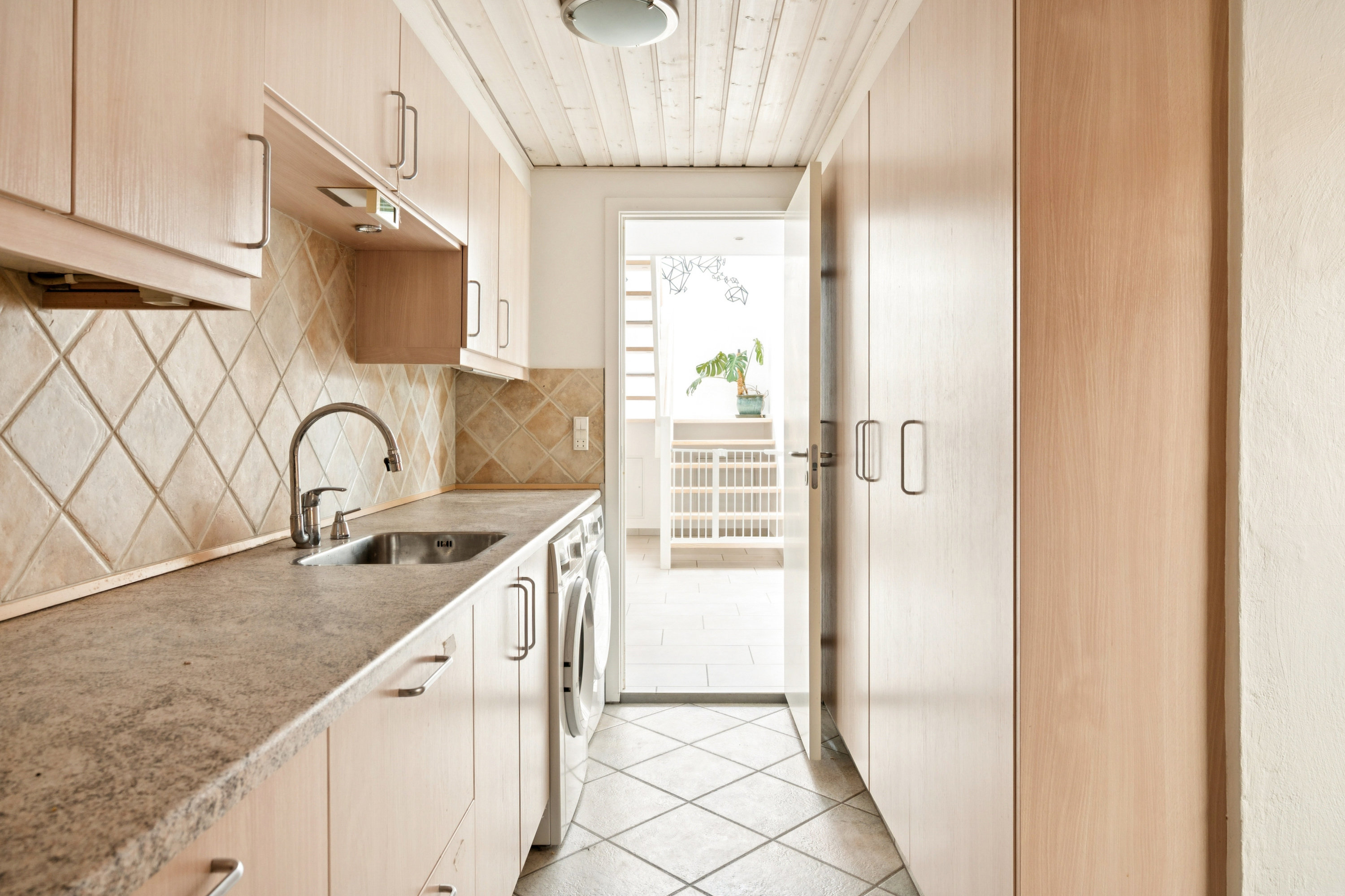 Fremhævet køkken billede i fuldskærmstilstand. Billede af Bøgevej 11, 8382 Hinnerup