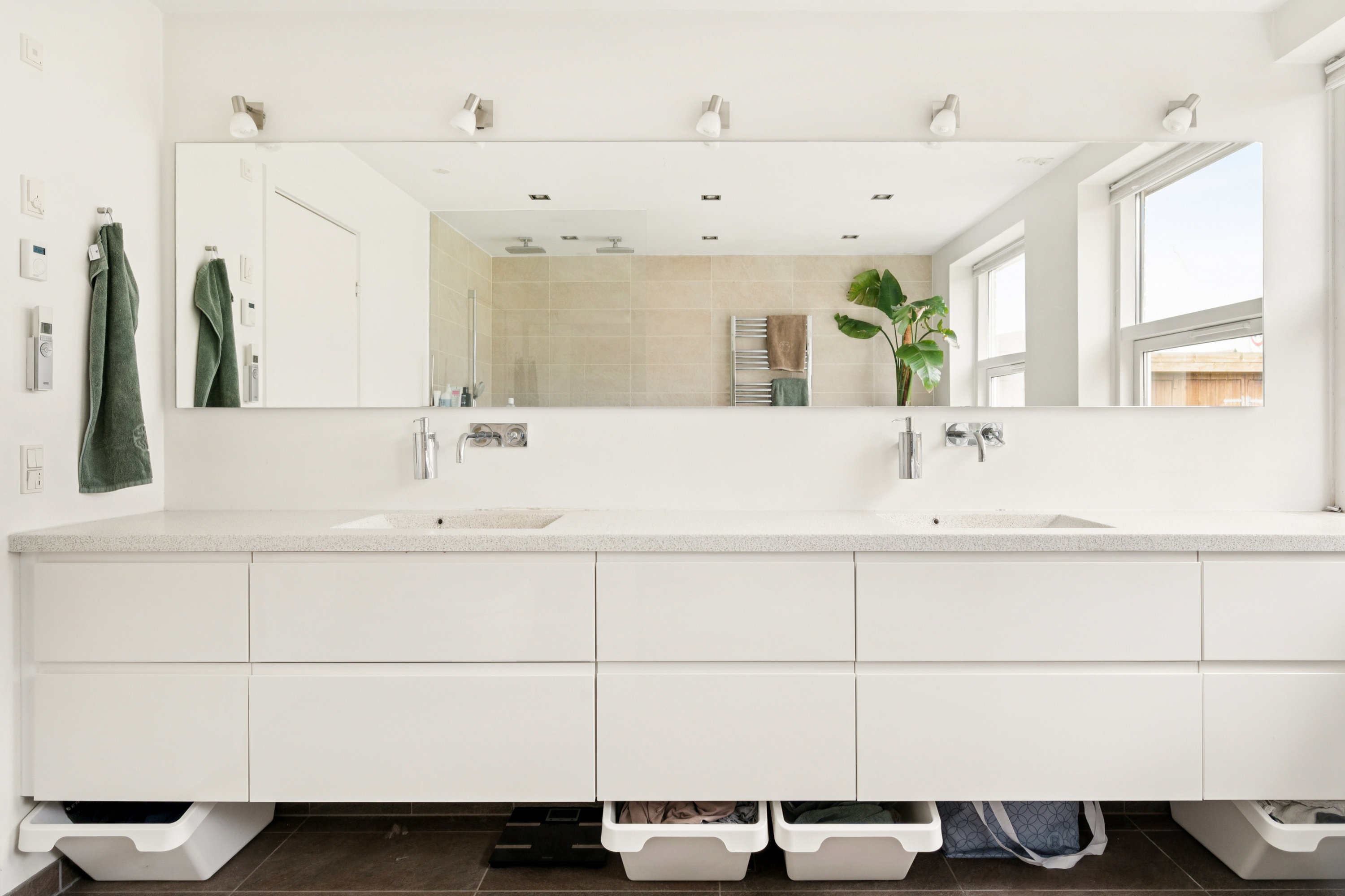 Fremhævet badeværelse billede i fuldskærmstilstand. Billede af Bøgevej 11, 8382 Hinnerup