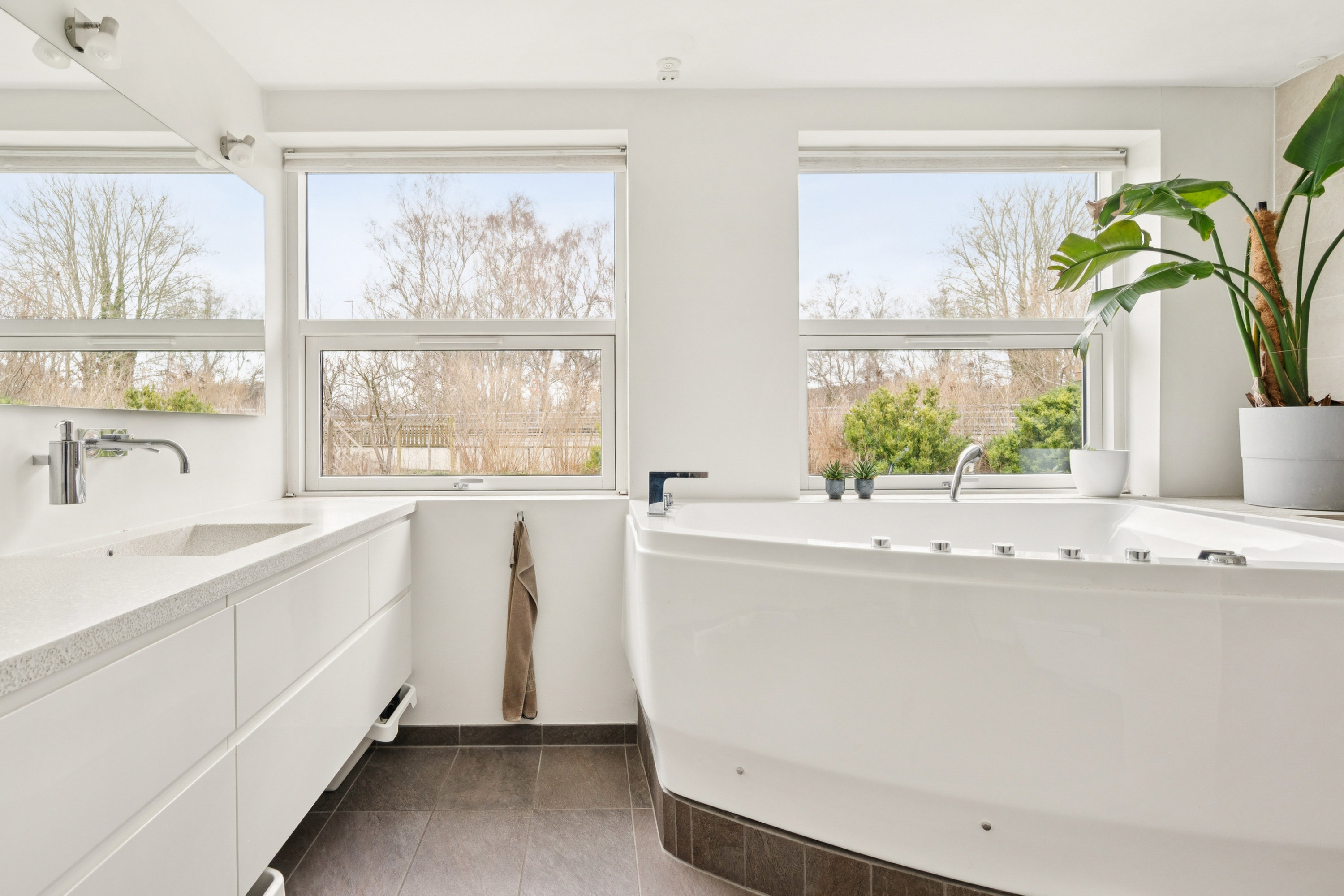 Fremhævet køkken billede i fuldskærmstilstand. Billede af Bøgevej 11, 8382 Hinnerup