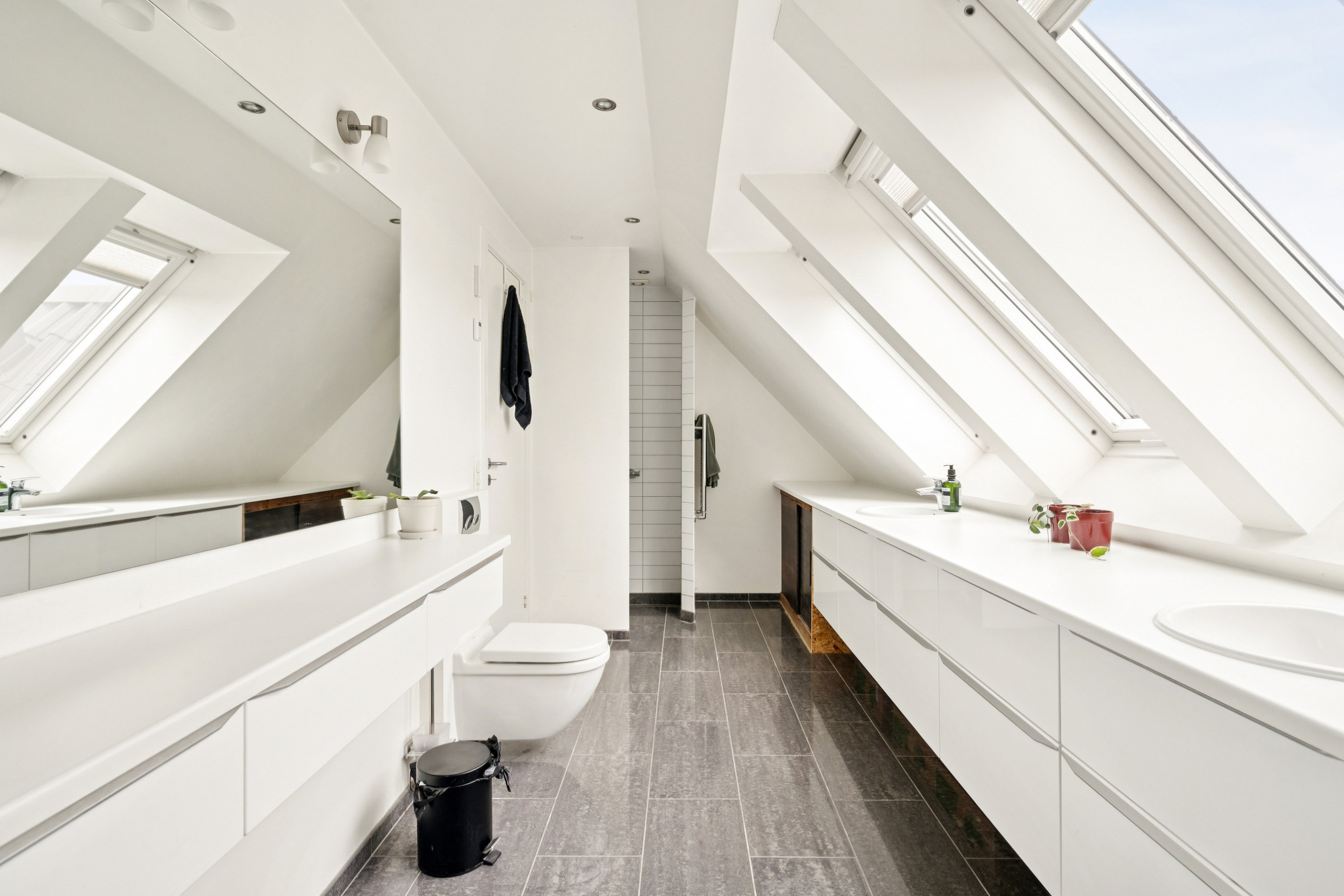 Fremhævet badeværelse billede i fuldskærmstilstand. Billede af Bøgevej 11, 8382 Hinnerup