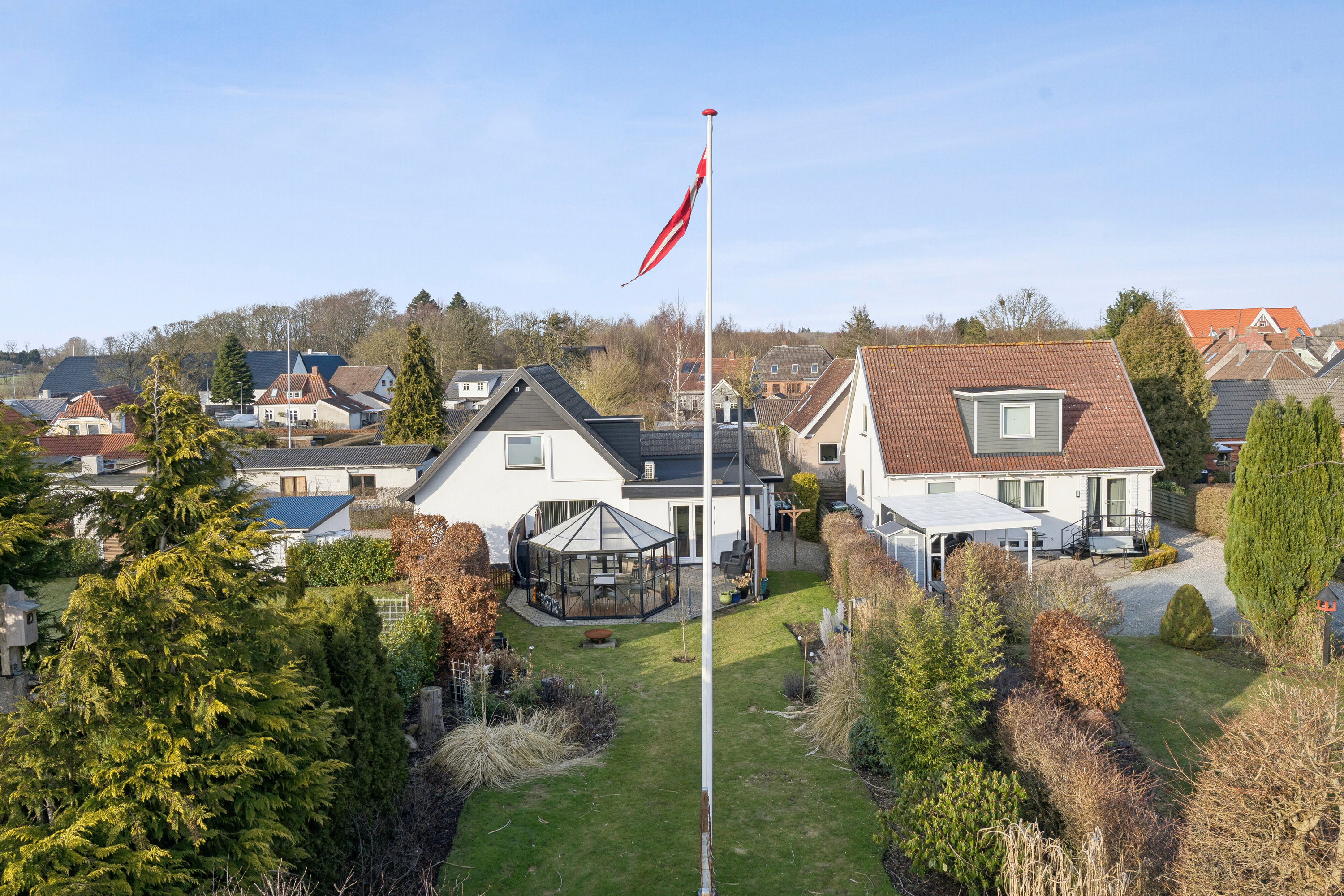 Fremhævet set fra haven billede i fuldskærmstilstand. Billede af Enghavevej 12, 5856 Ryslinge