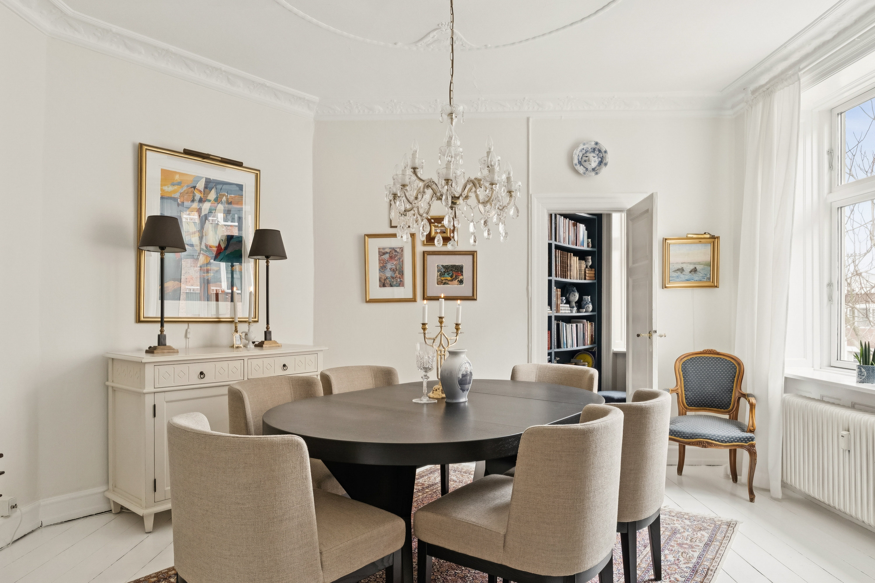 Fremhævet stue billede i fuldskærmstilstand. Billede af Middelfartgade 4, 2. tv., 2100 København Ø