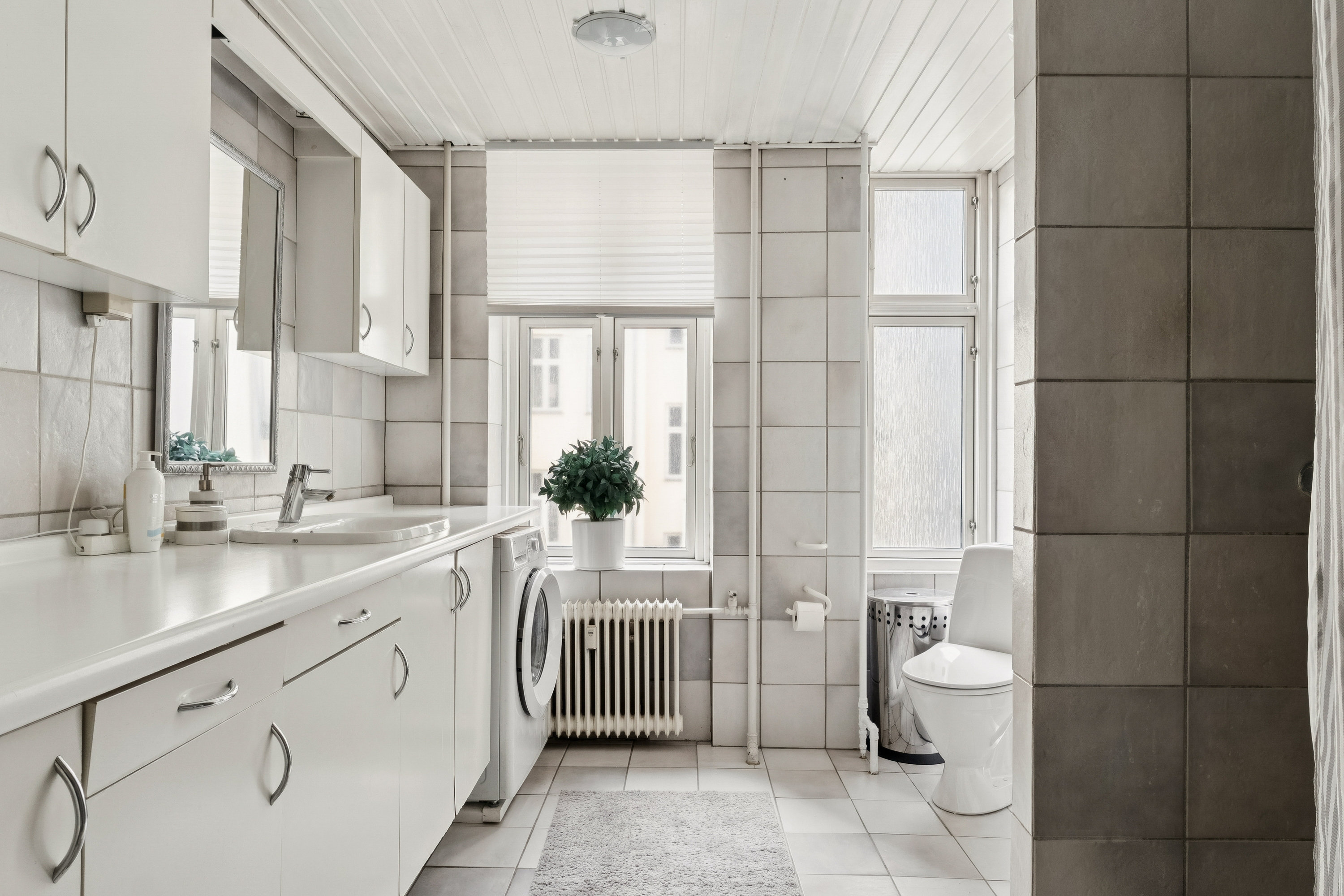 Fremhævet badeværelse billede i fuldskærmstilstand. Billede af Middelfartgade 4, 2. tv., 2100 København Ø