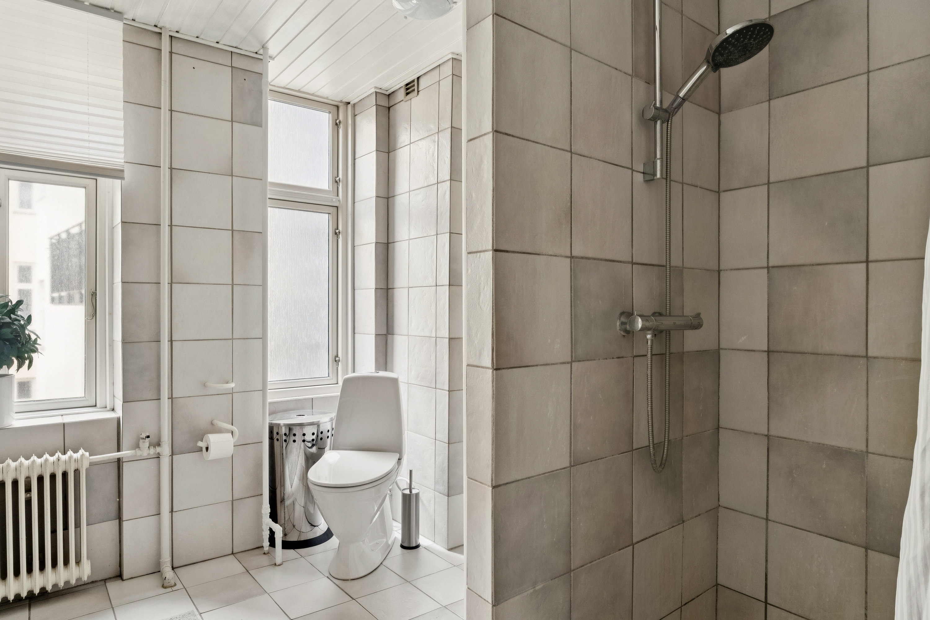 Fremhævet badeværelse billede i fuldskærmstilstand. Billede af Middelfartgade 4, 2. tv., 2100 København Ø