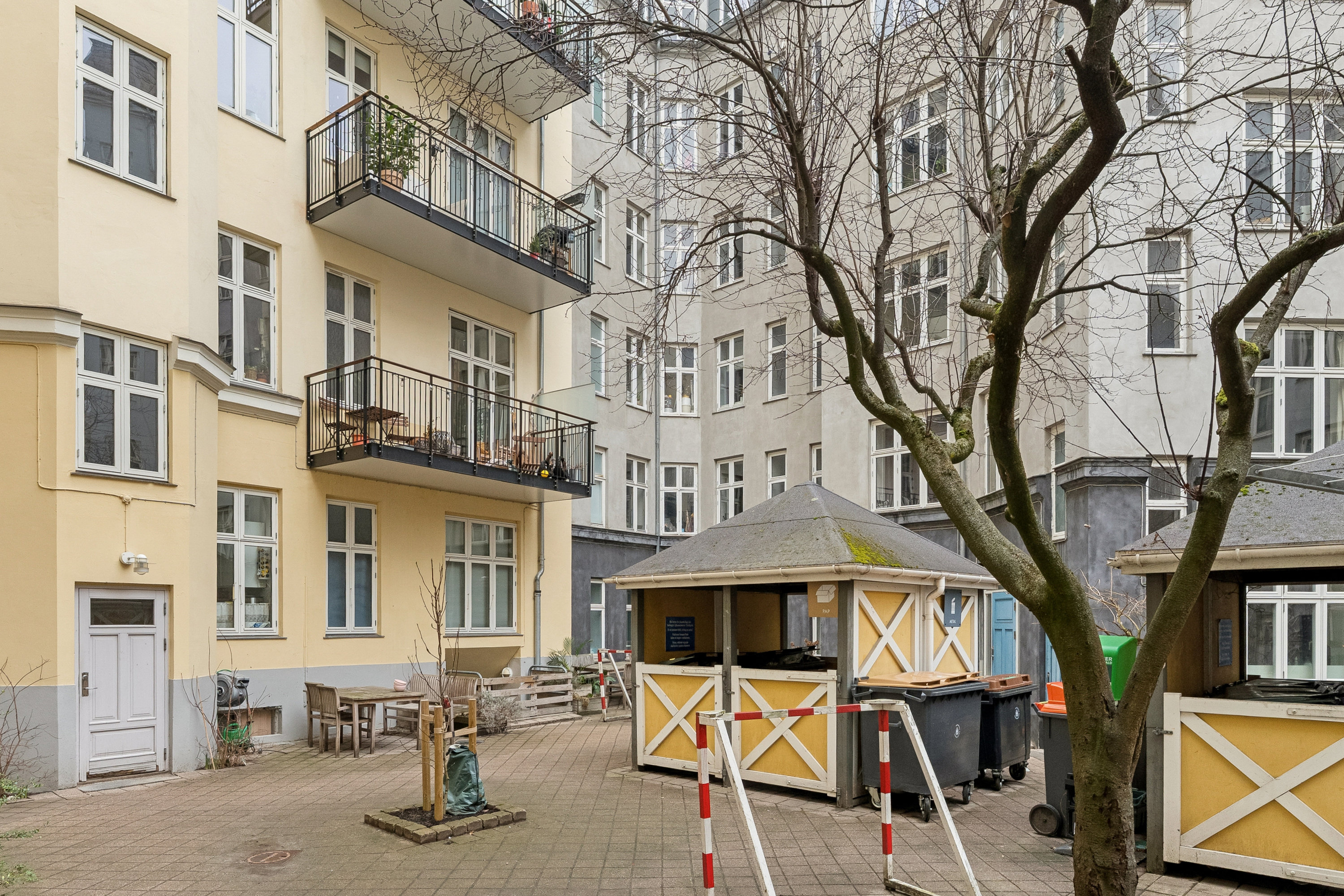 Fremhævet andet billede i fuldskærmstilstand. Billede af Middelfartgade 4, 2. tv., 2100 København Ø