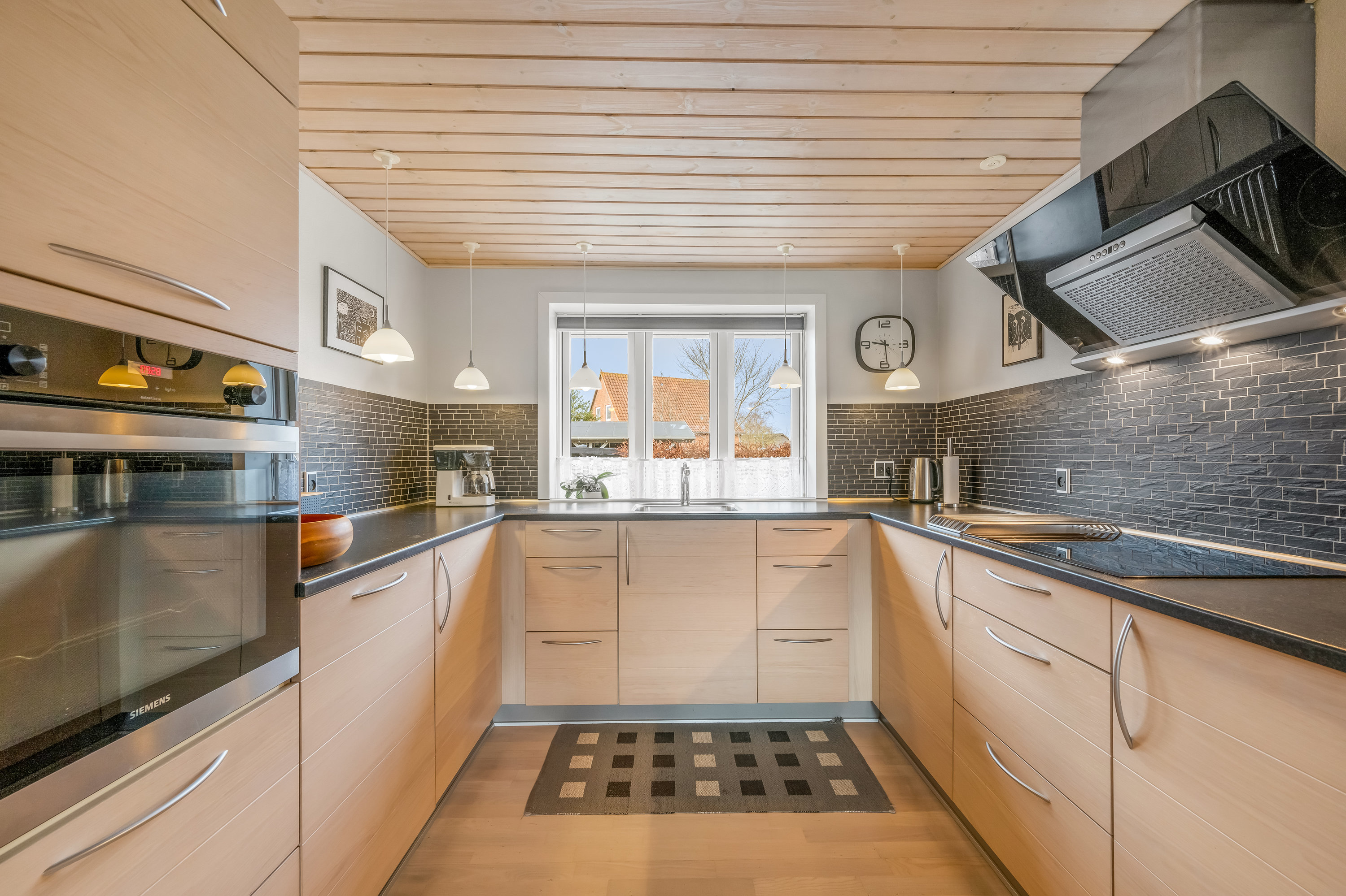 Fremhævet køkken billede i fuldskærmstilstand. Billede af Vejlen 4, 6900 Skjern