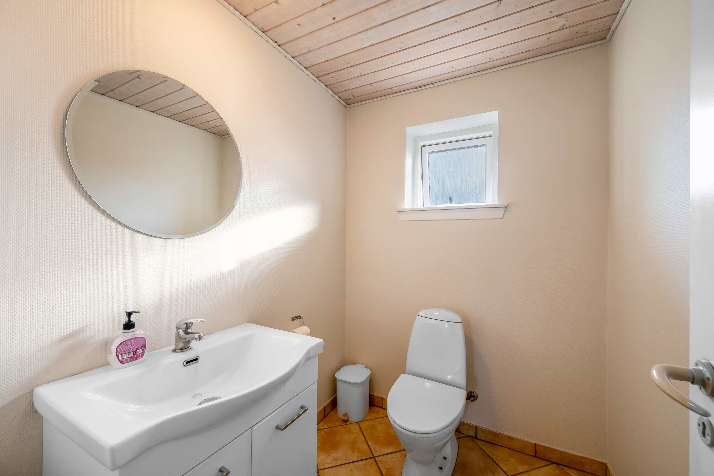 Fremhævet toilet  billede i fuldskærmstilstand. Billede af Vejlen 4, 6900 Skjern