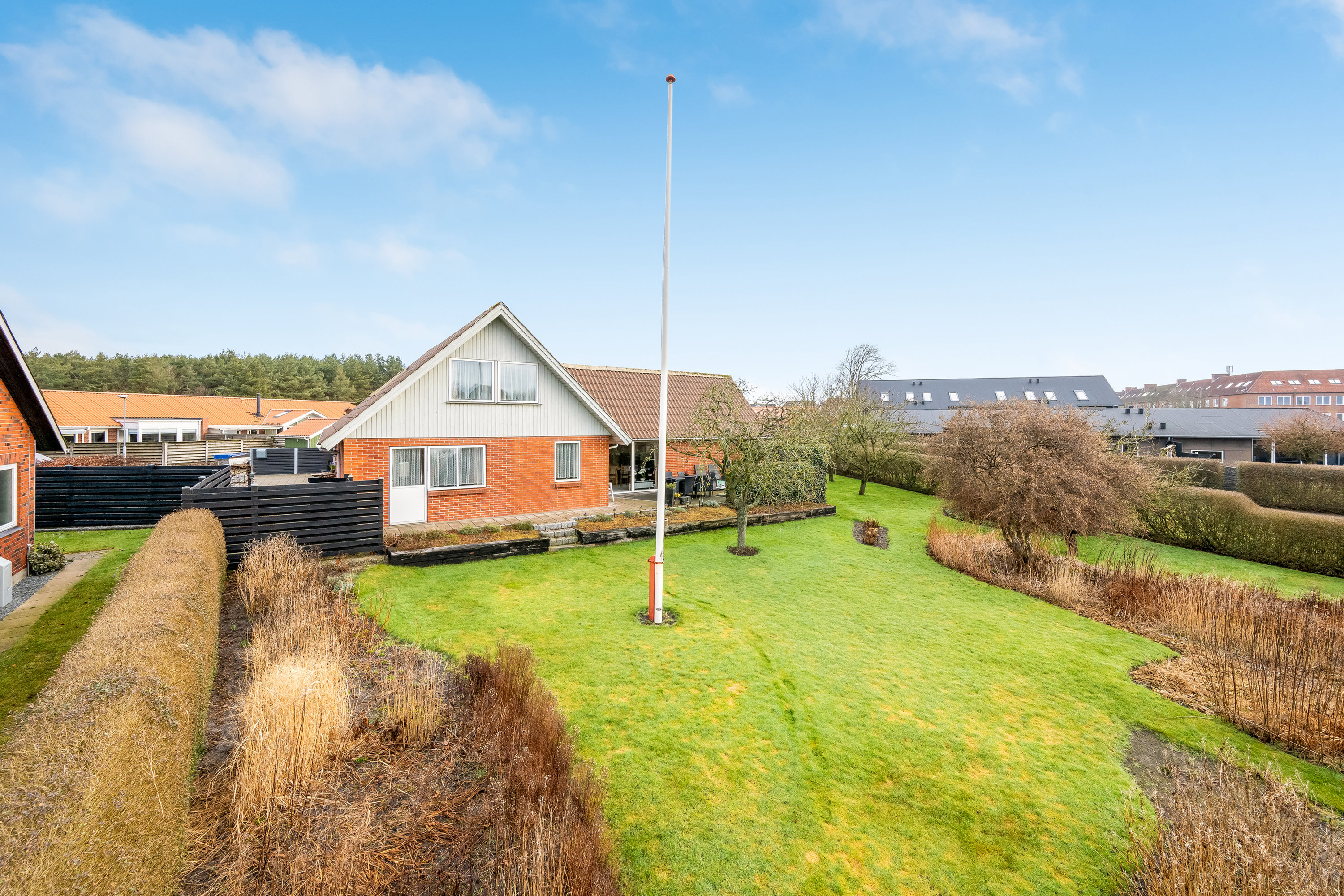 Fremhævet facade billede i fuldskærmstilstand. Billede af Vejlen 4, 6900 Skjern