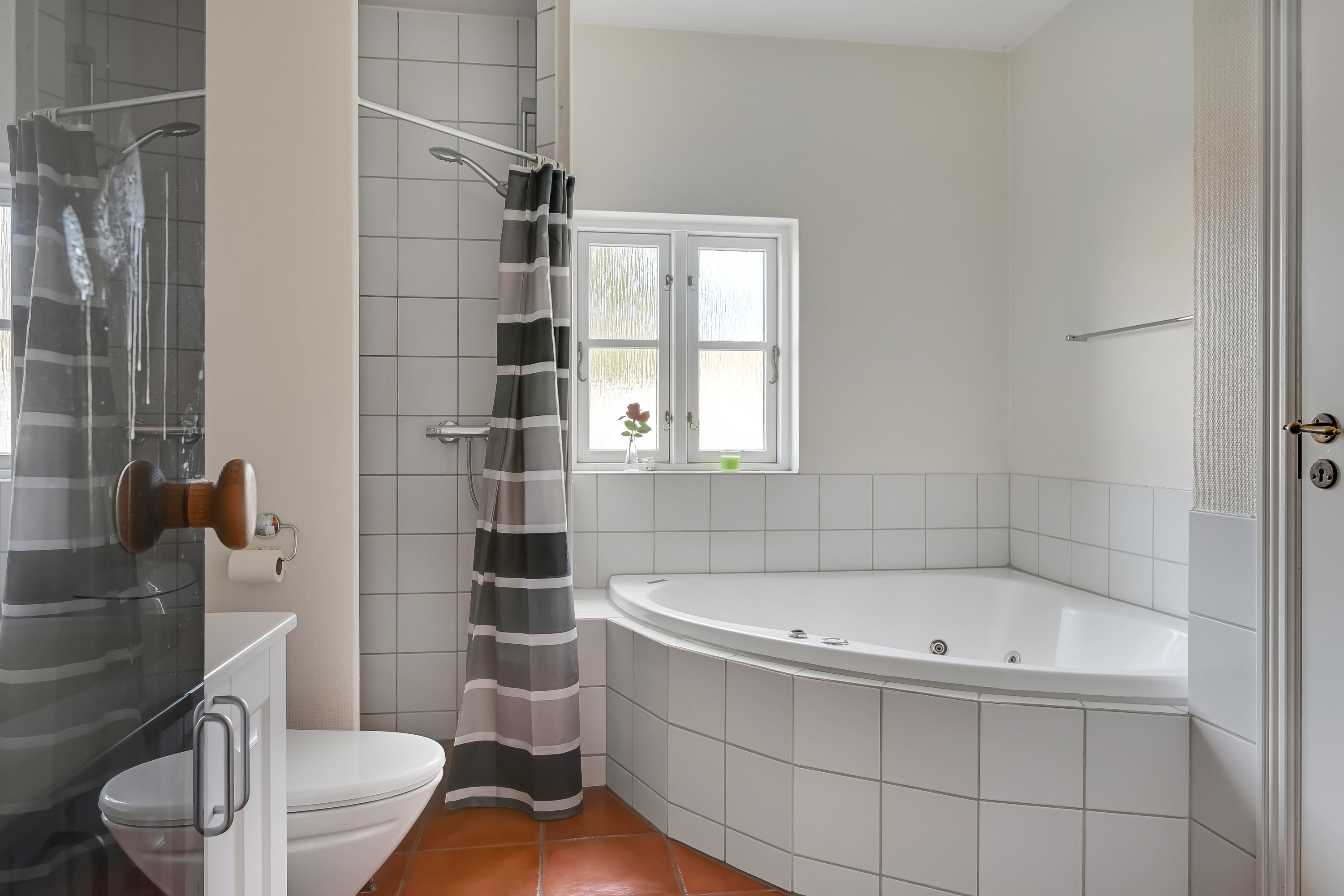 Fremhævet badeværelse billede i fuldskærmstilstand. Billede af Horns Bjerge 3, 84., 6857 Blåvand