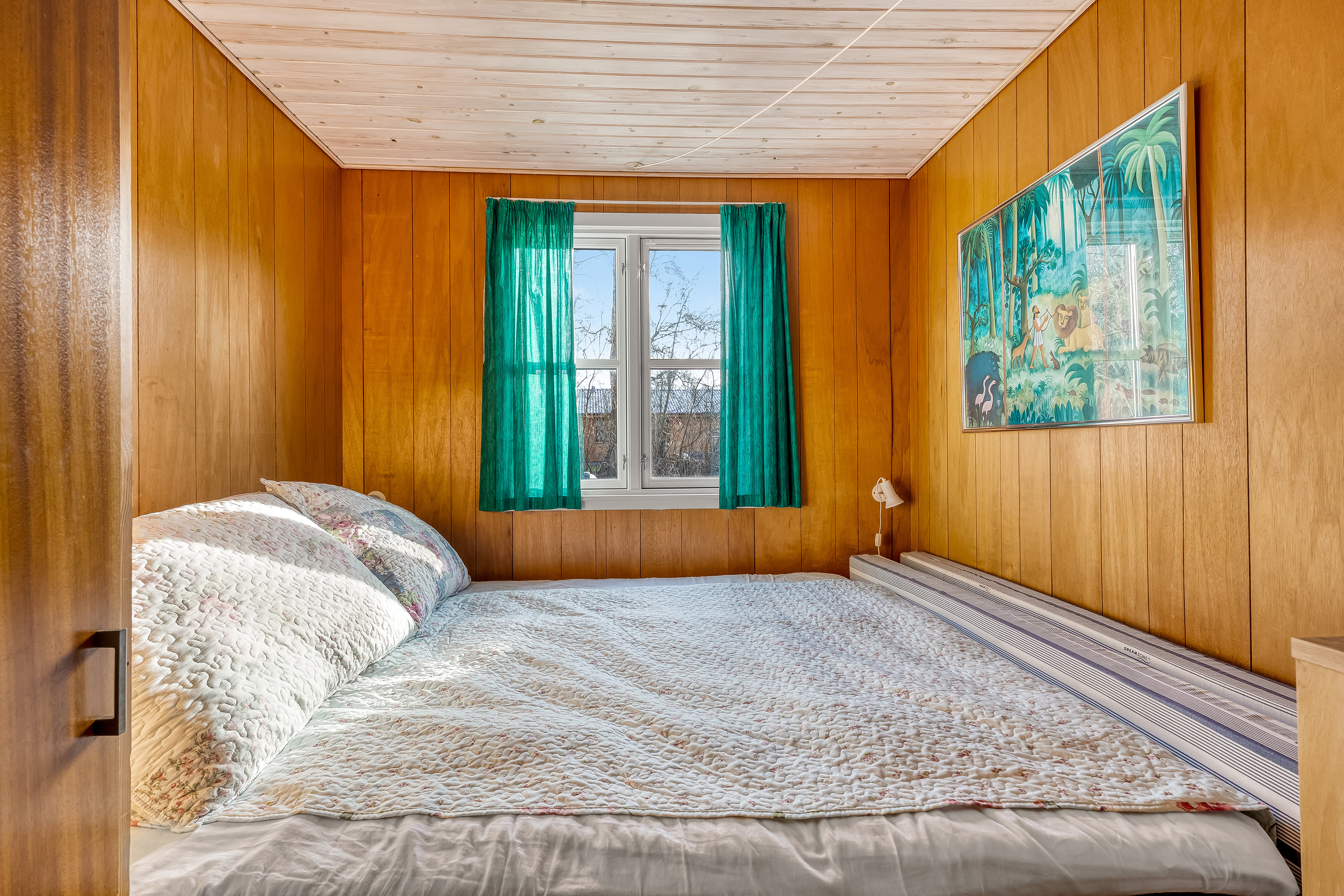 Fremhævet soveværelse billede i fuldskærmstilstand. Billede af Skinnerstræde 8, Hummingen, 4983 Dannemare