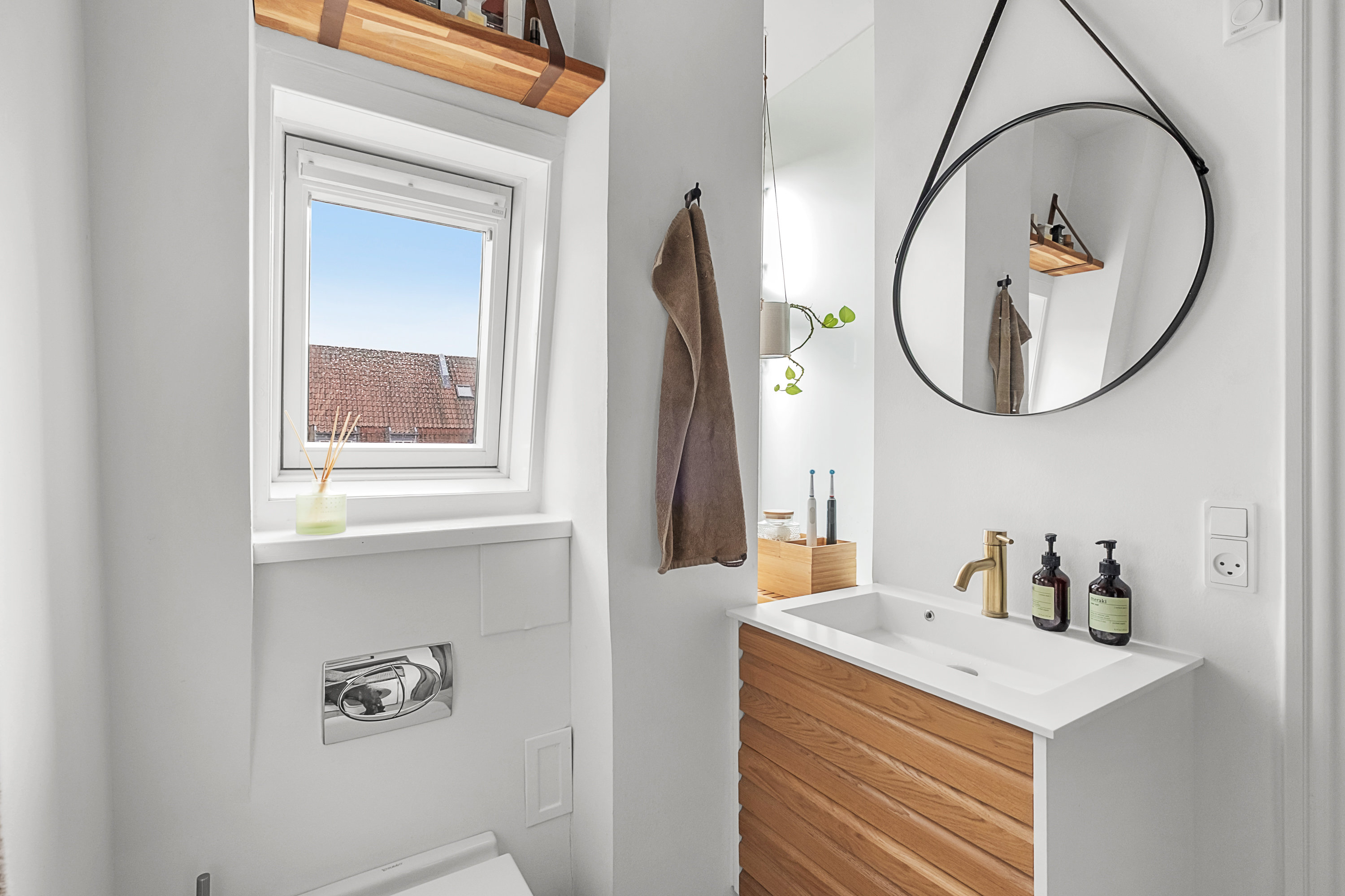 Fremhævet badeværelse billede i fuldskærmstilstand. Billede af Carl Blochs Gade 23, 4. th., 8000 Aarhus C