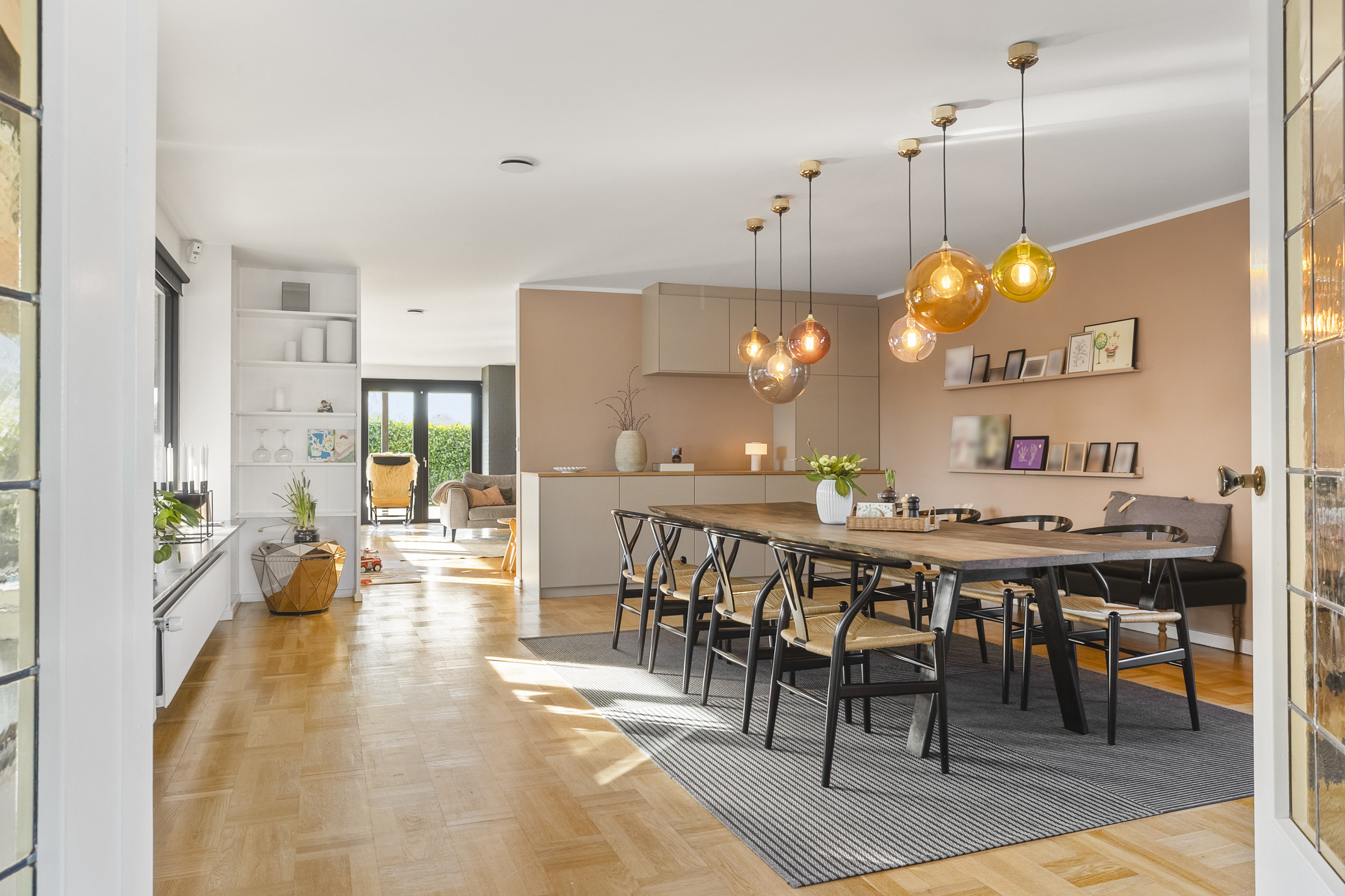 Fremhævet spisestue billede i fuldskærmstilstand. Billede af Jeppe Aakjærs Vej 4, 6100 Haderslev