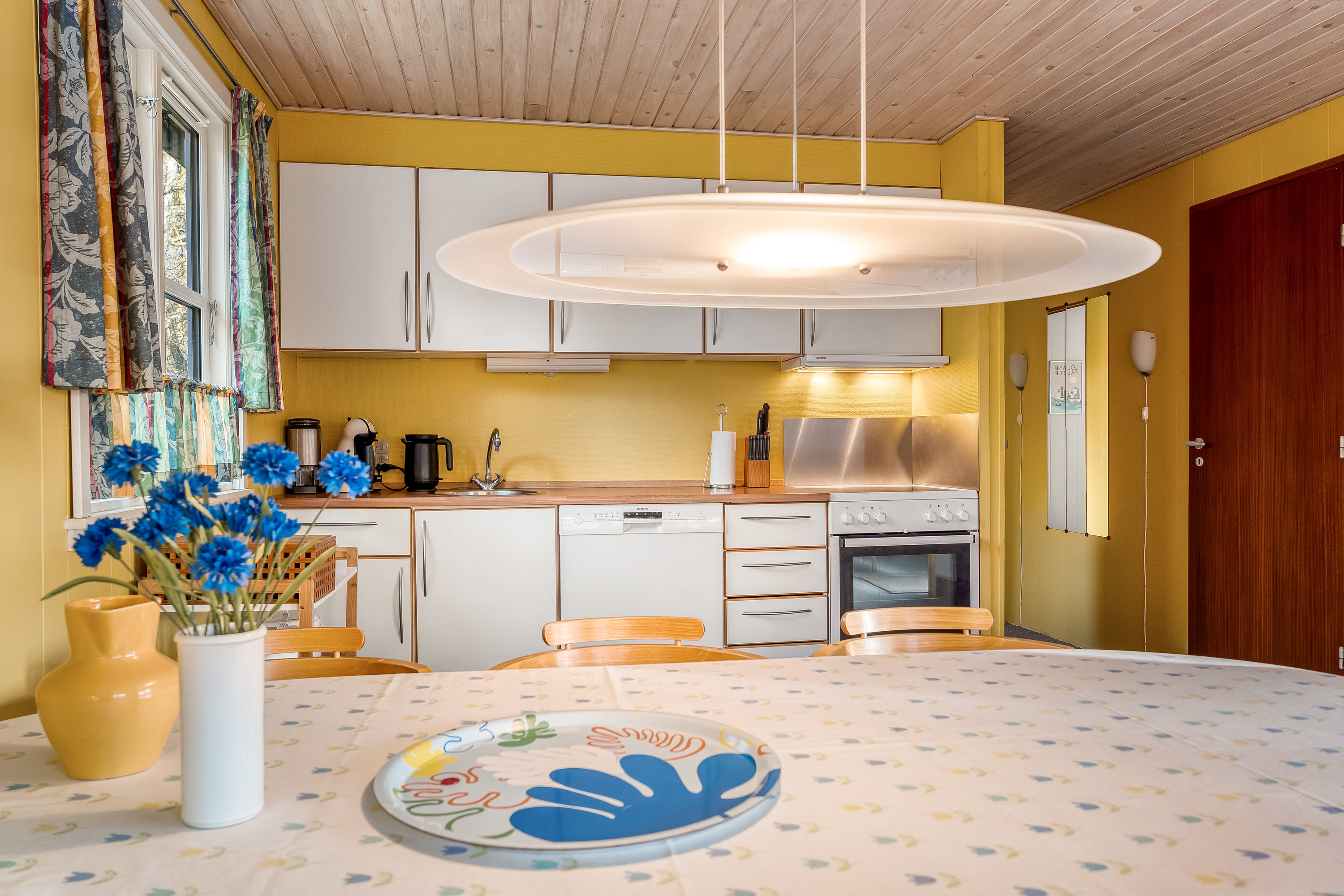 Fremhævet køkken billede i fuldskærmstilstand. Billede af Skinnerstræde 8, Hummingen, 4983 Dannemare