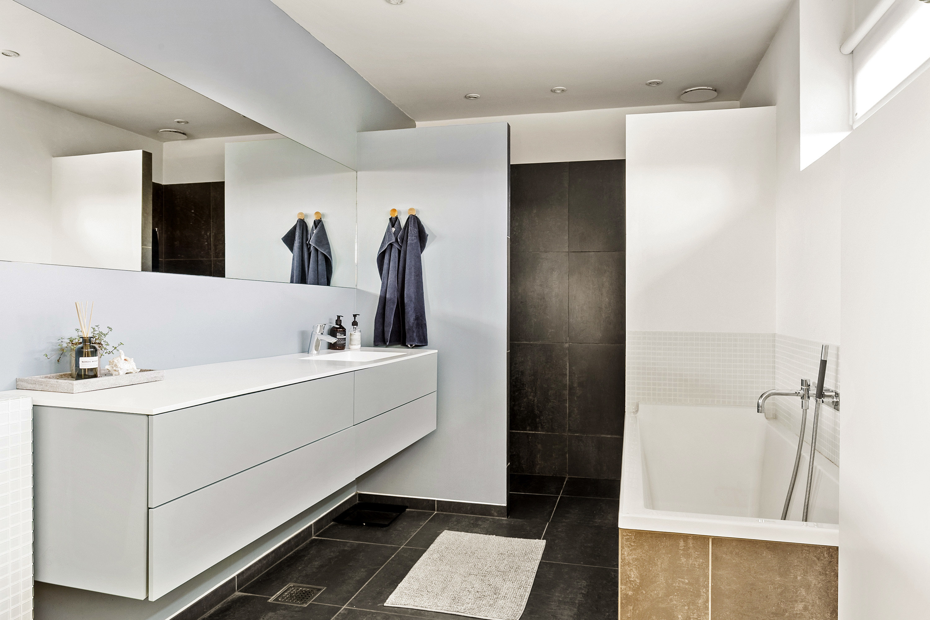 Fremhævet badeværelse billede i fuldskærmstilstand. Billede af Jeppe Aakjærs Vej 4, 6100 Haderslev