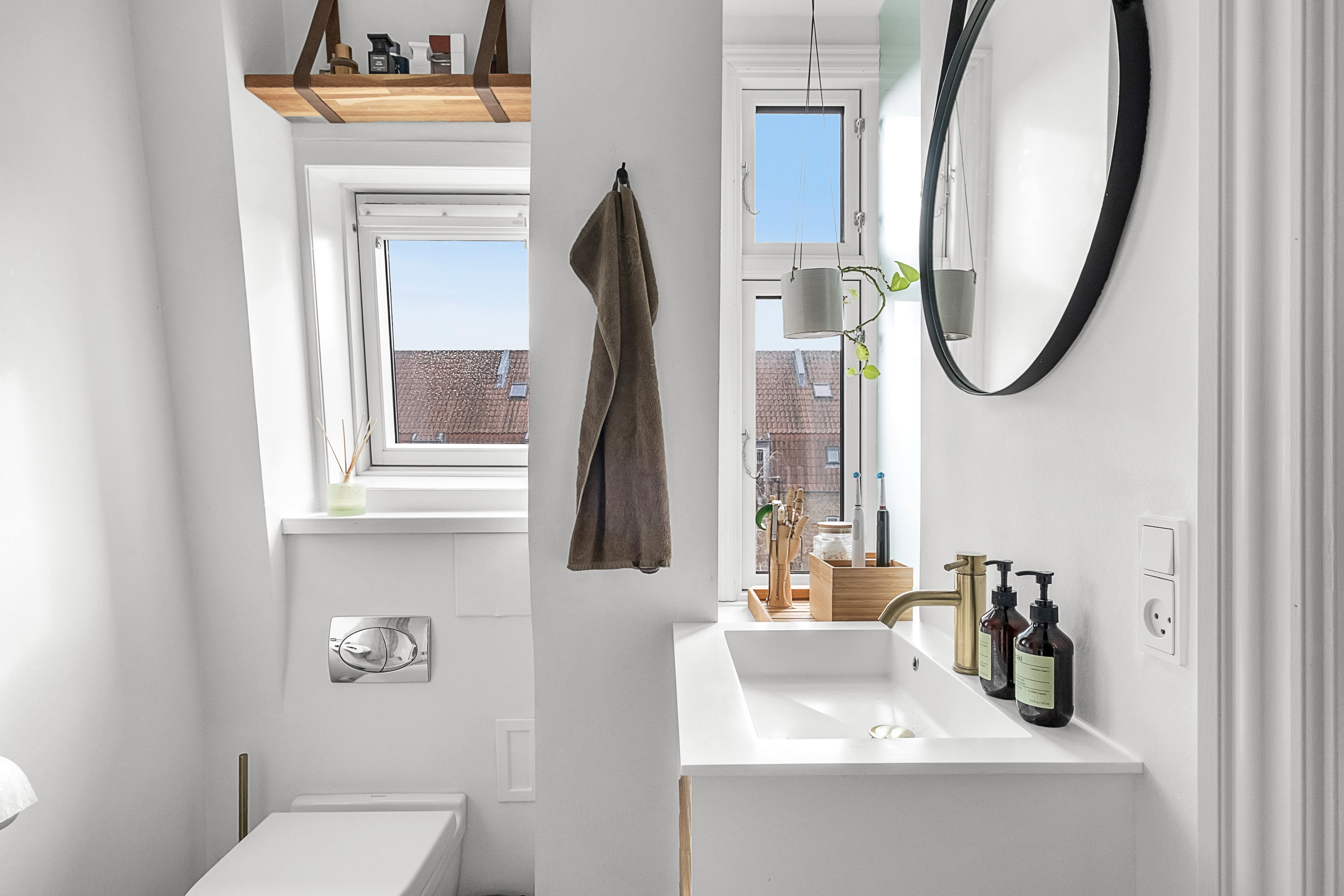 Fremhævet badeværelse billede i fuldskærmstilstand. Billede af Carl Blochs Gade 23, 4. th., 8000 Aarhus C