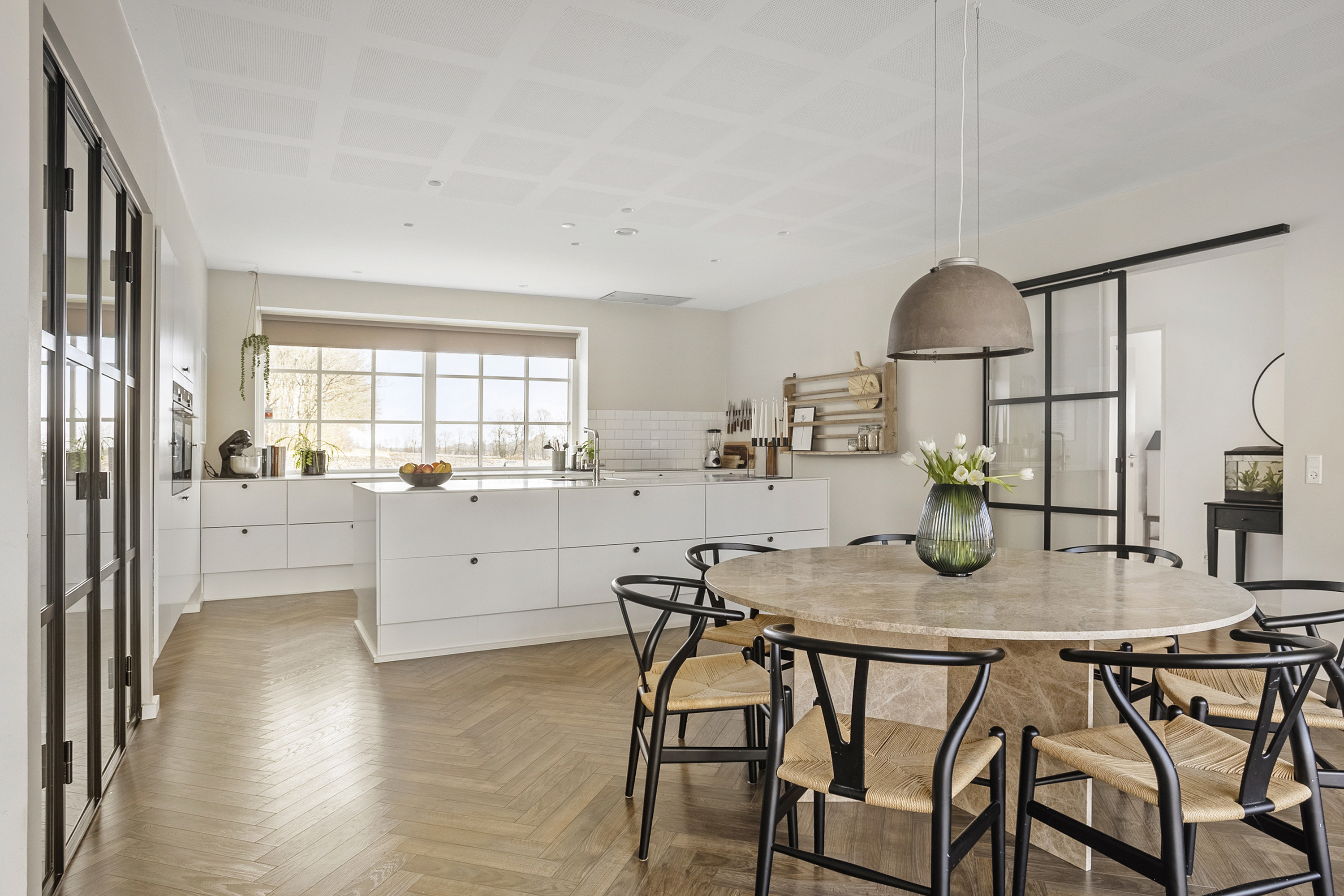 Fremhævet køkken/alrum billede i fuldskærmstilstand. Billede af Ø. Skibelundvej 56, 6600 Vejen