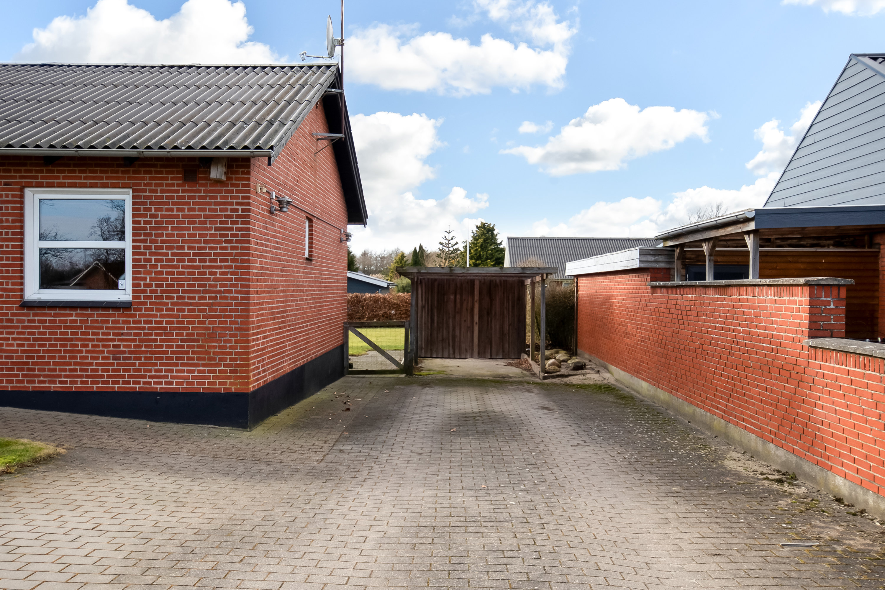 Fremhævet indkørsel billede i fuldskærmstilstand. Billede af Krogvejen 23, Arnborg, 7400 Herning