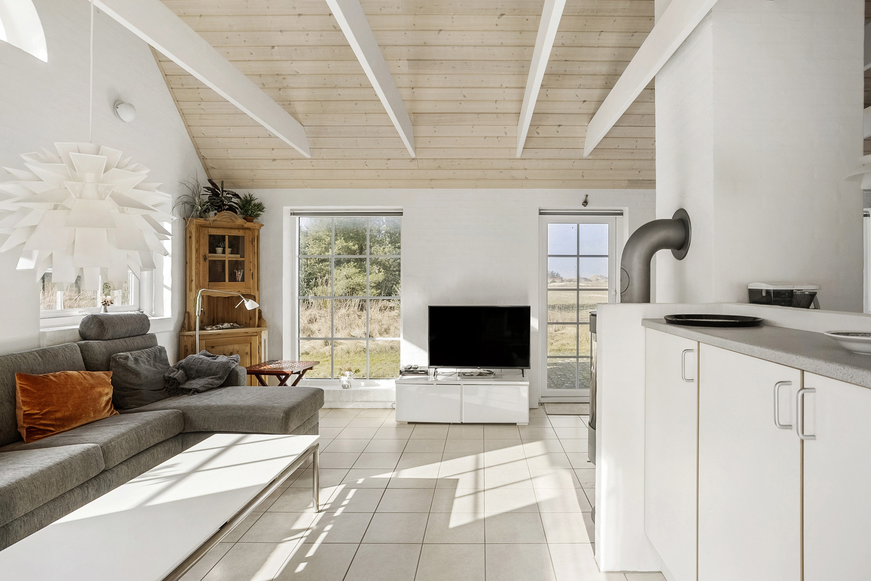 Fremhævet stue billede i fuldskærmstilstand. Billede af Svollingvej 76, Husby, 6990 Ulfborg