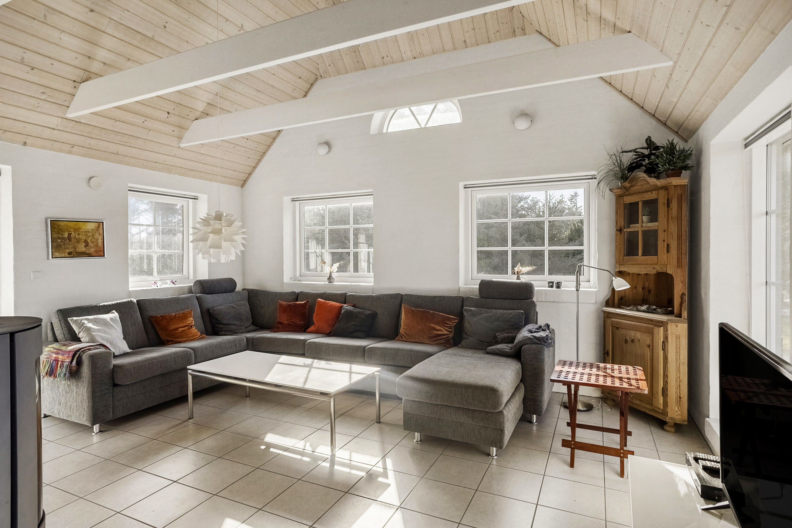 Fremhævet stue billede i fuldskærmstilstand. Billede af Svollingvej 76, Husby, 6990 Ulfborg