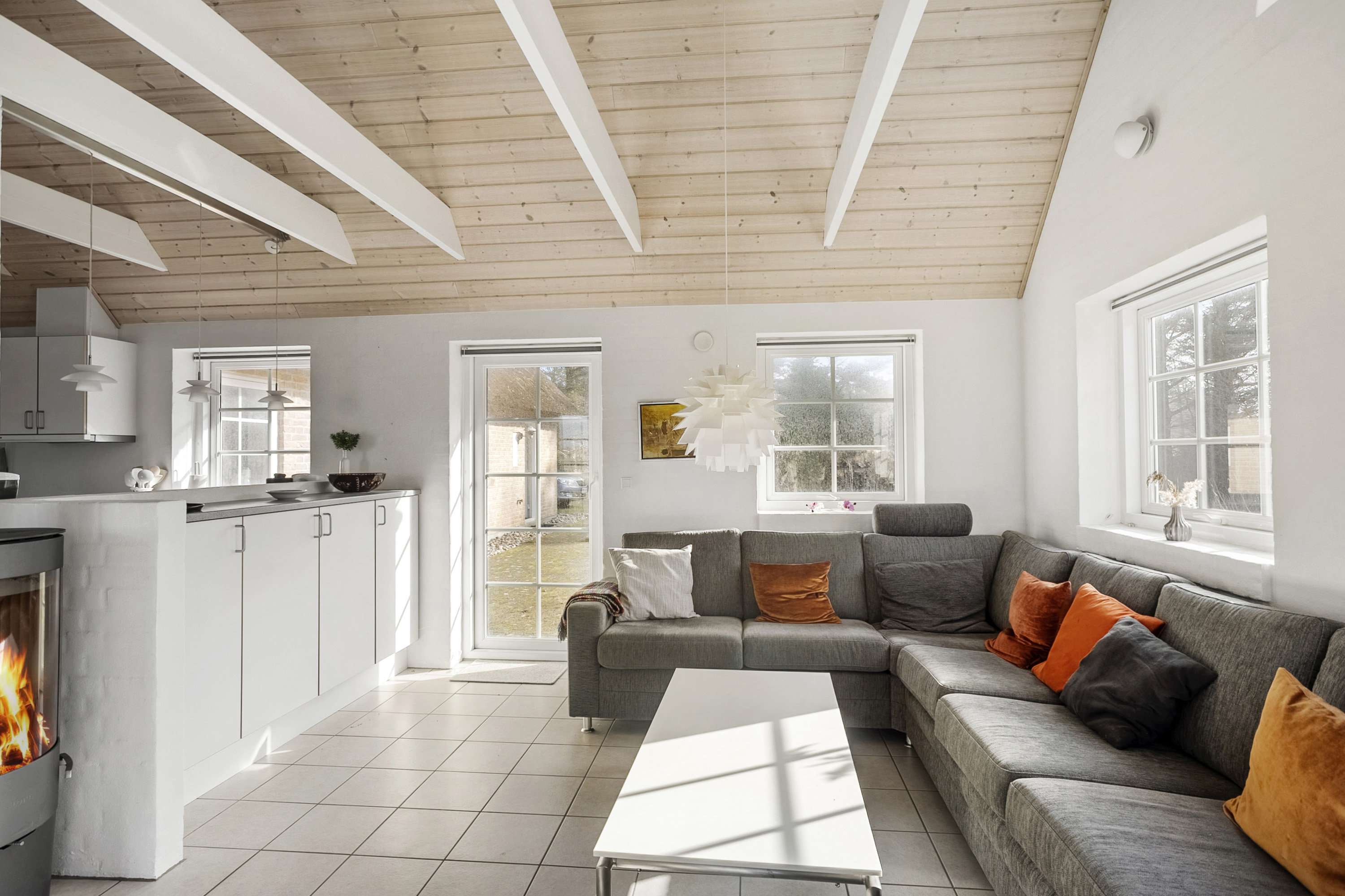 Fremhævet stue billede i fuldskærmstilstand. Billede af Svollingvej 76, Husby, 6990 Ulfborg